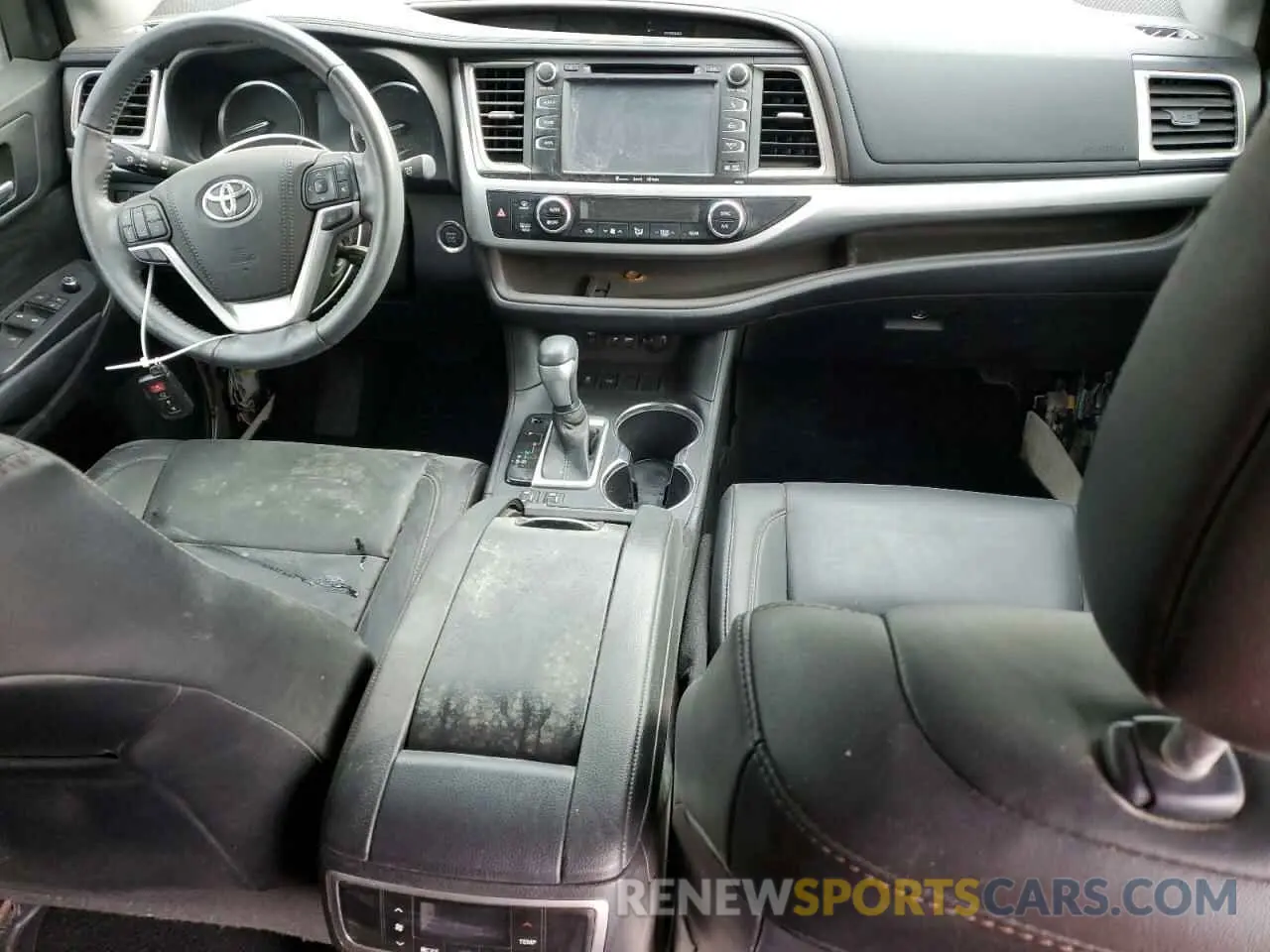 8 fotografías del automóvil dañado 5TDKZRFH9KS566111 TOYOTA HIGHLANDER 2019