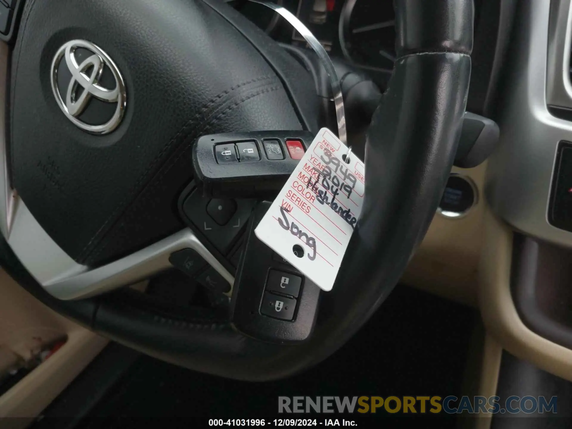 11 fotografías del automóvil dañado 5TDKZRFH9KS566223 TOYOTA HIGHLANDER 2019