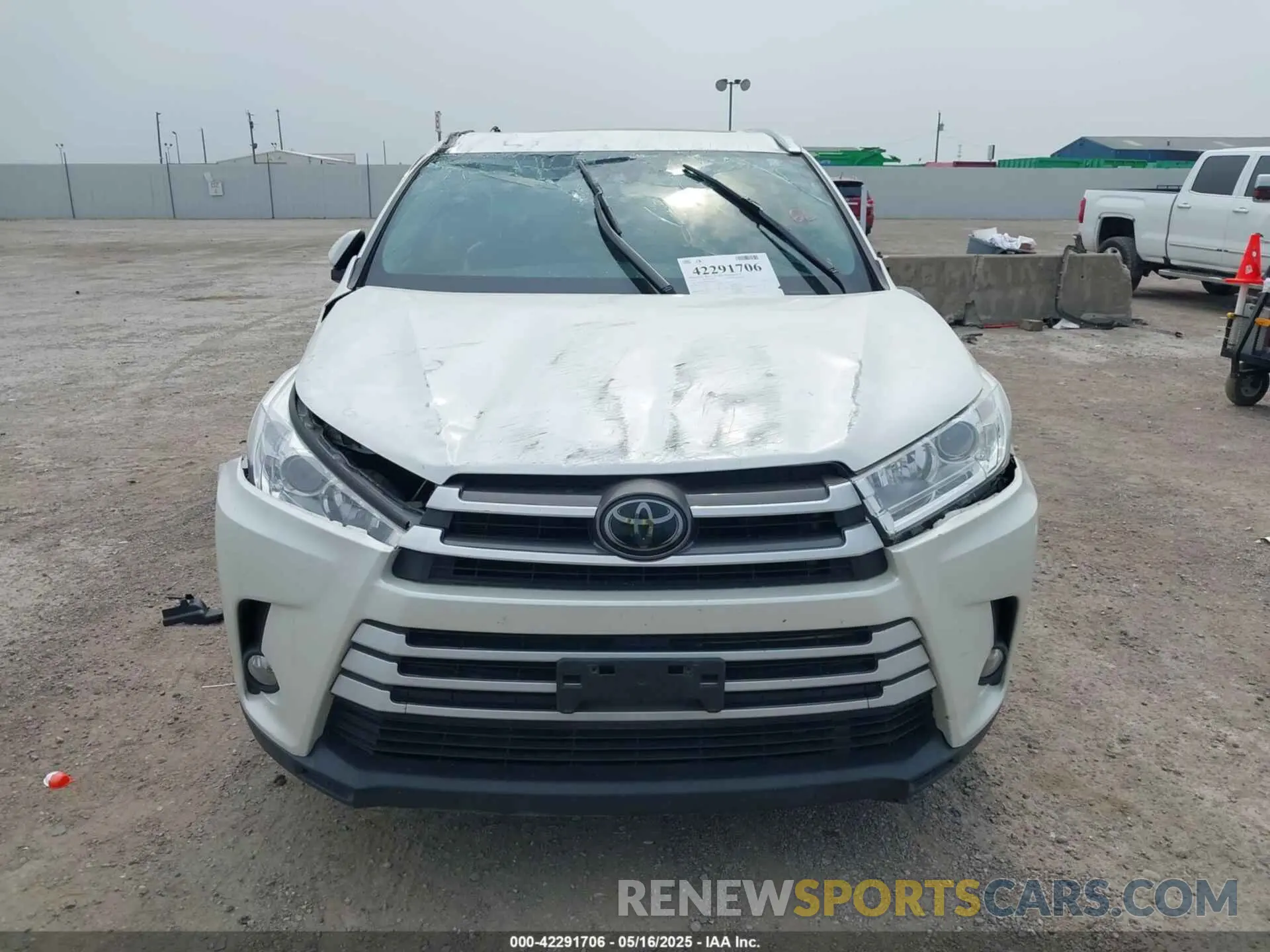 11 fotografías del automóvil dañado 5TDKZRFHXKS320278 TOYOTA HIGHLANDER 2019