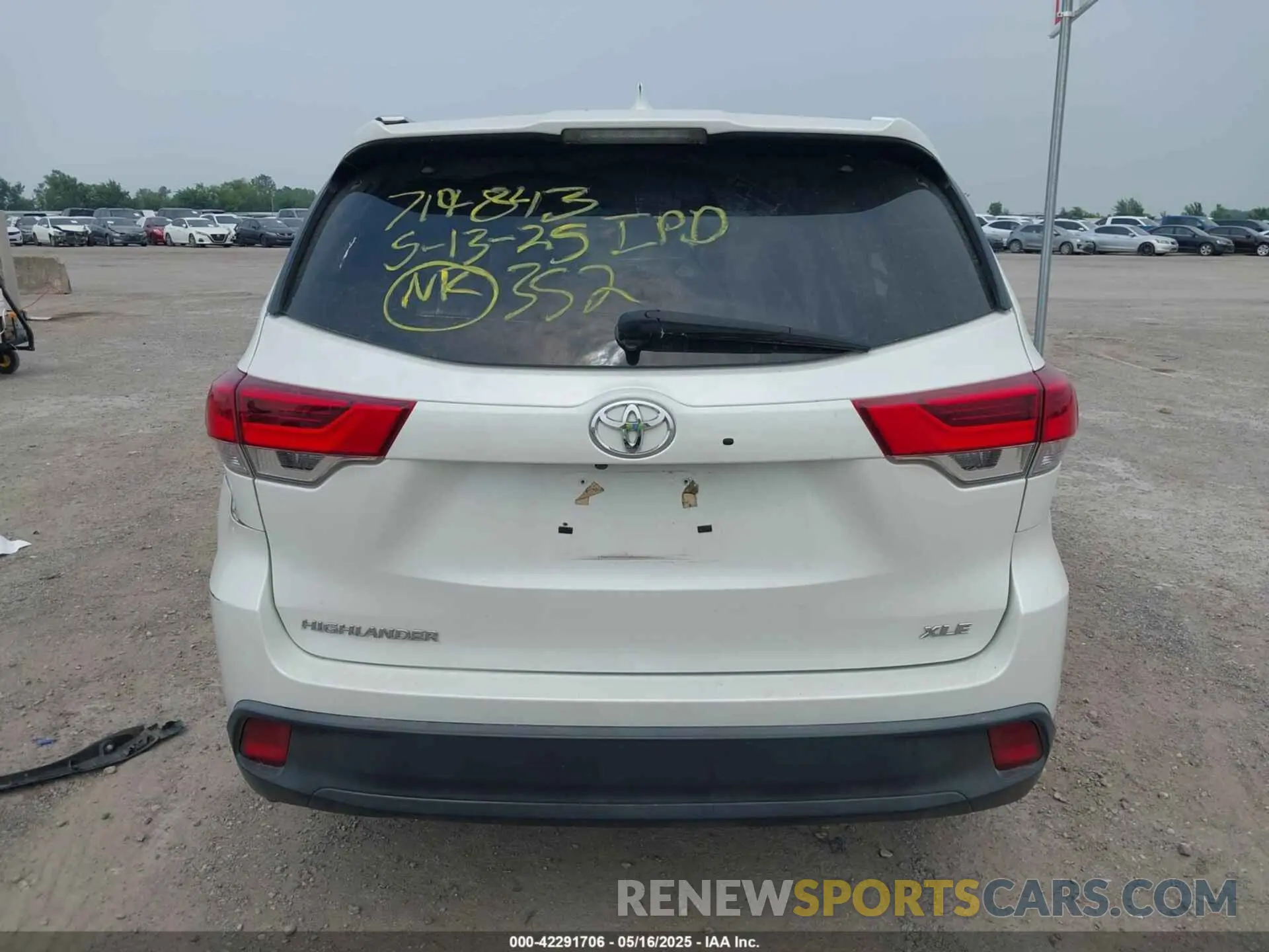 15 fotografías del automóvil dañado 5TDKZRFHXKS320278 TOYOTA HIGHLANDER 2019