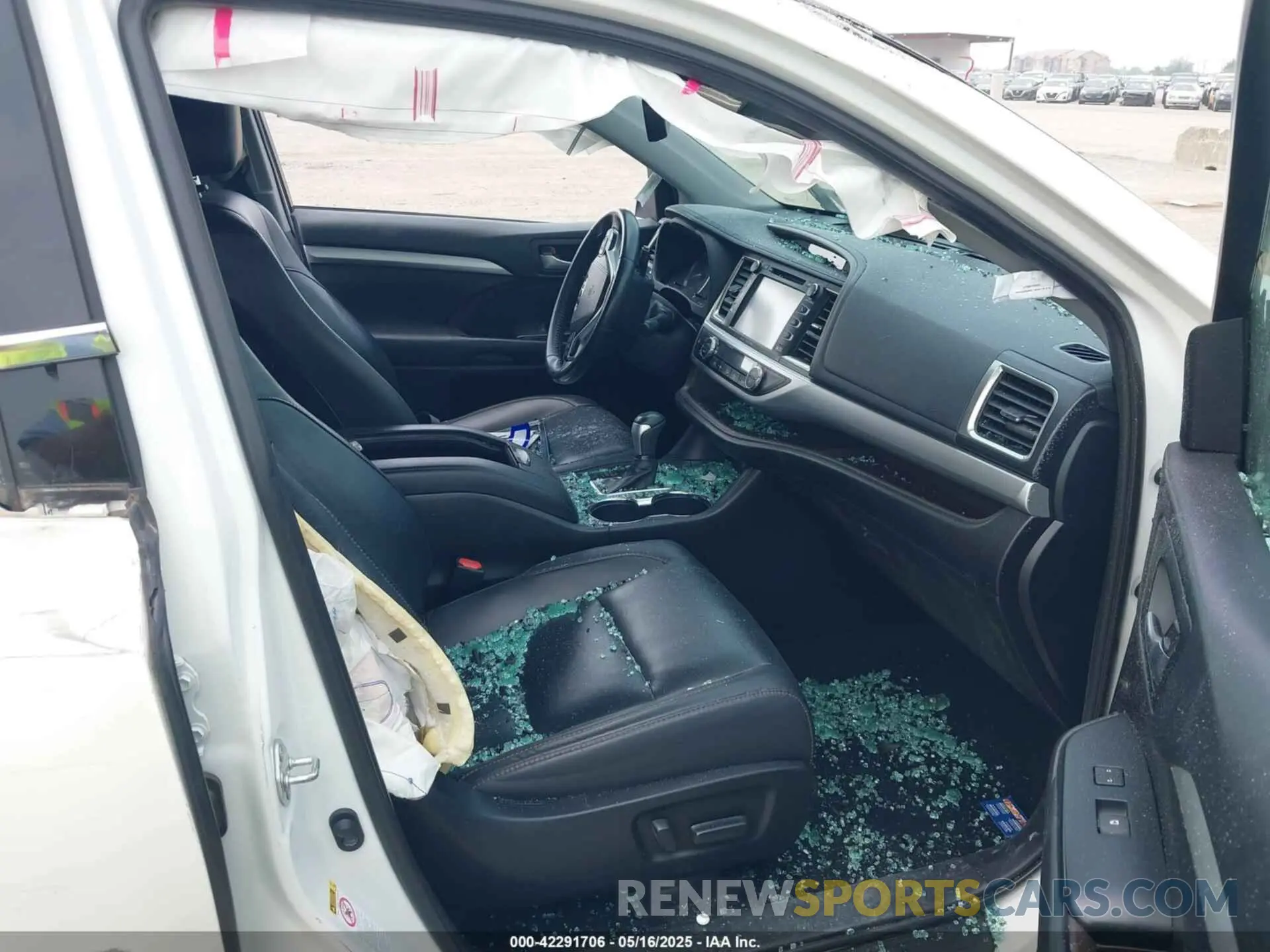 5 fotografías del automóvil dañado 5TDKZRFHXKS320278 TOYOTA HIGHLANDER 2019