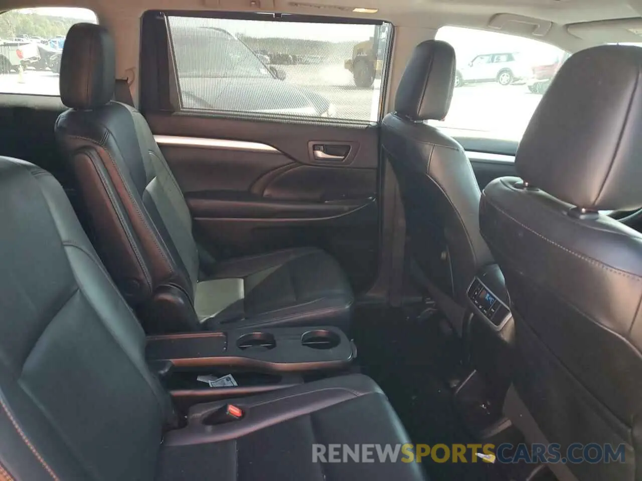 10 fotografías del automóvil dañado 5TDKZRFHXKS555523 TOYOTA HIGHLANDER 2019