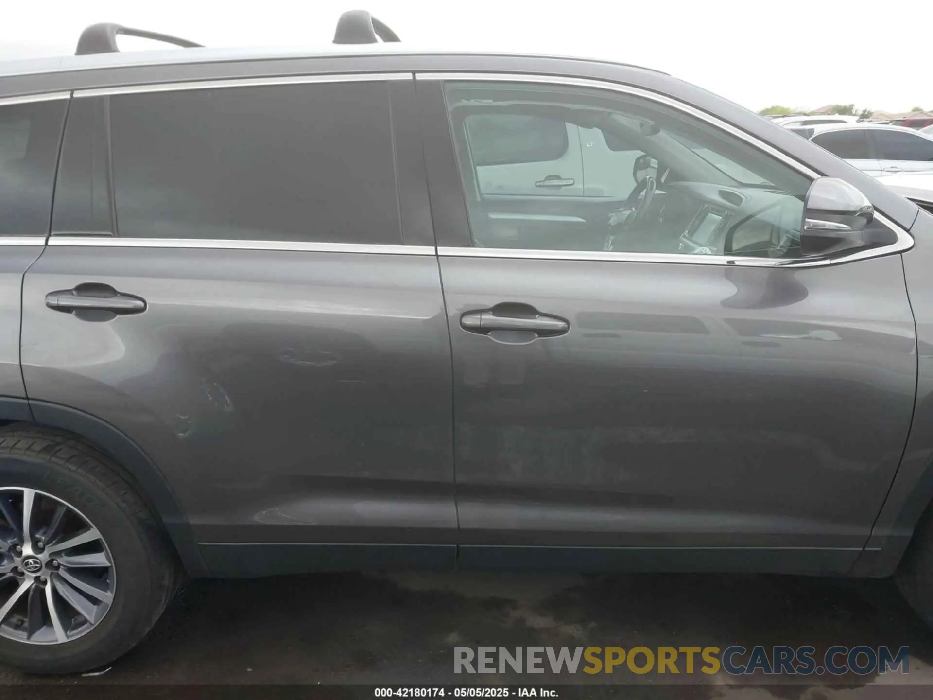 12 fotografías del automóvil dañado 5TDKZRFHXKS567882 TOYOTA HIGHLANDER 2019