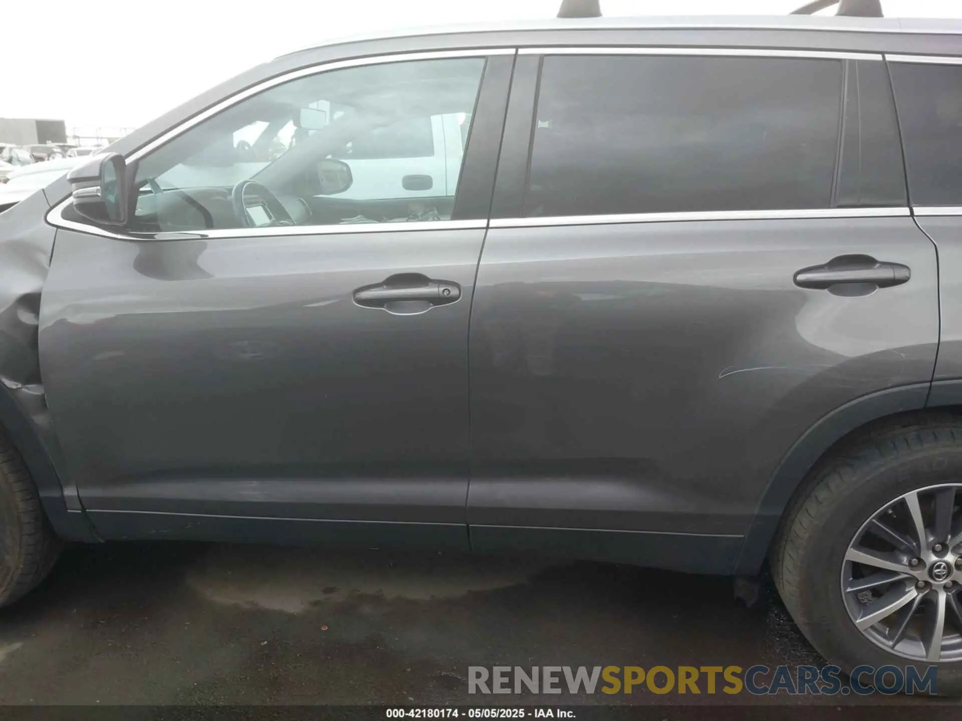 13 fotografías del automóvil dañado 5TDKZRFHXKS567882 TOYOTA HIGHLANDER 2019