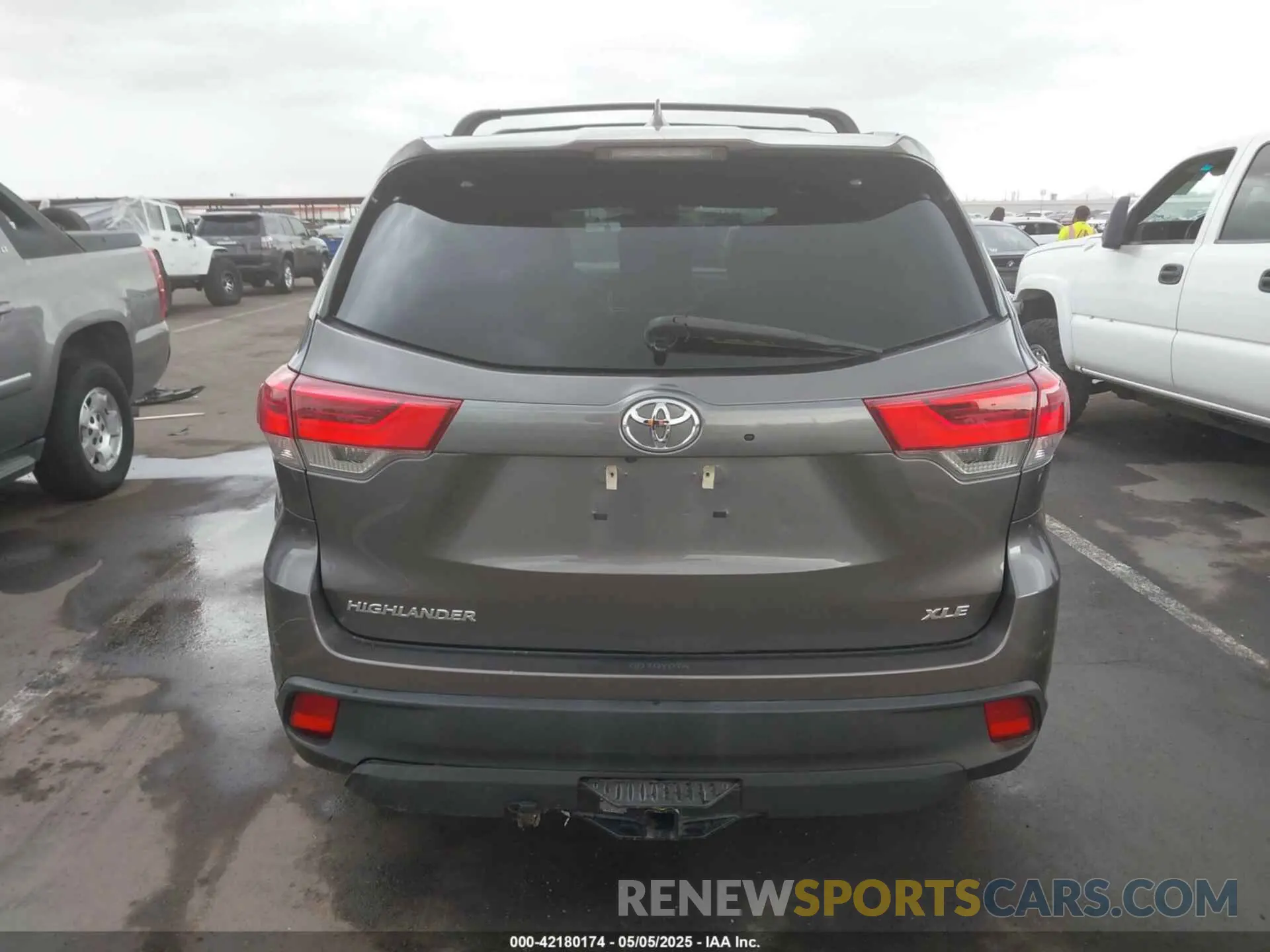 15 fotografías del automóvil dañado 5TDKZRFHXKS567882 TOYOTA HIGHLANDER 2019