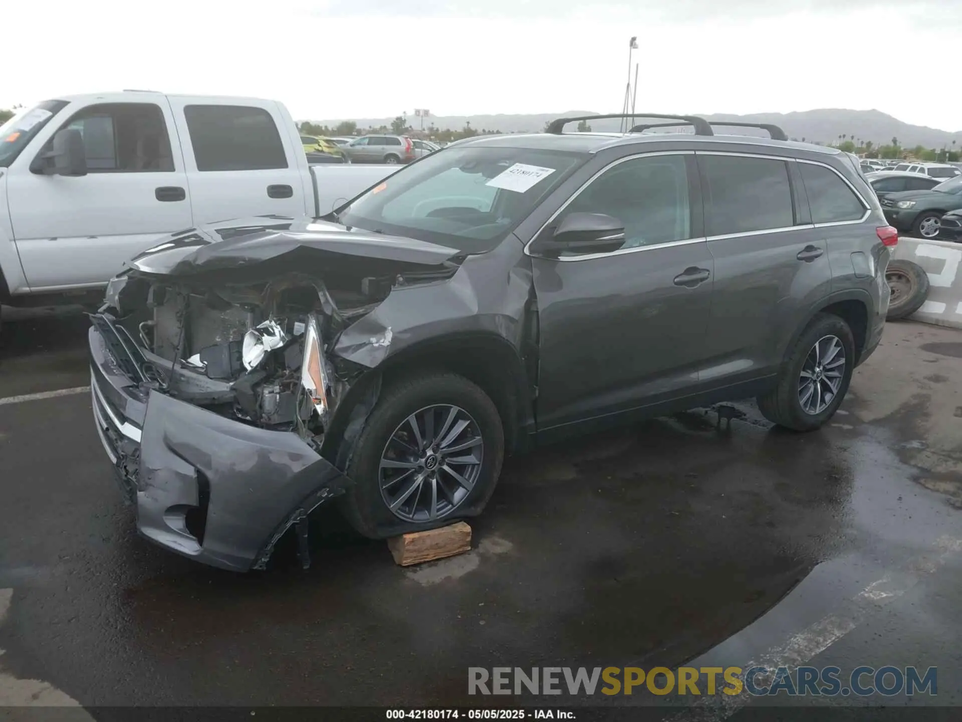 2 fotografías del automóvil dañado 5TDKZRFHXKS567882 TOYOTA HIGHLANDER 2019