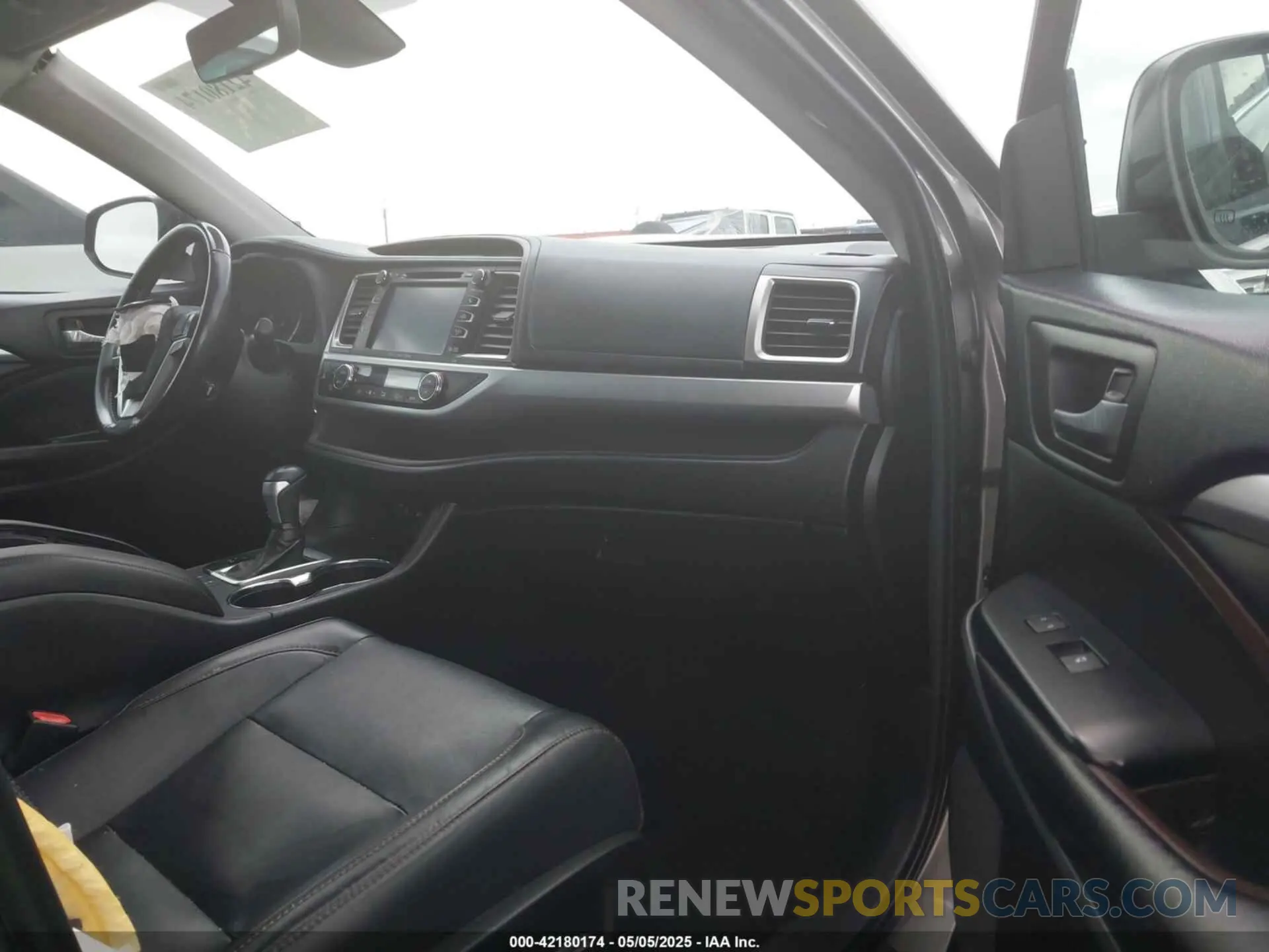 5 fotografías del automóvil dañado 5TDKZRFHXKS567882 TOYOTA HIGHLANDER 2019