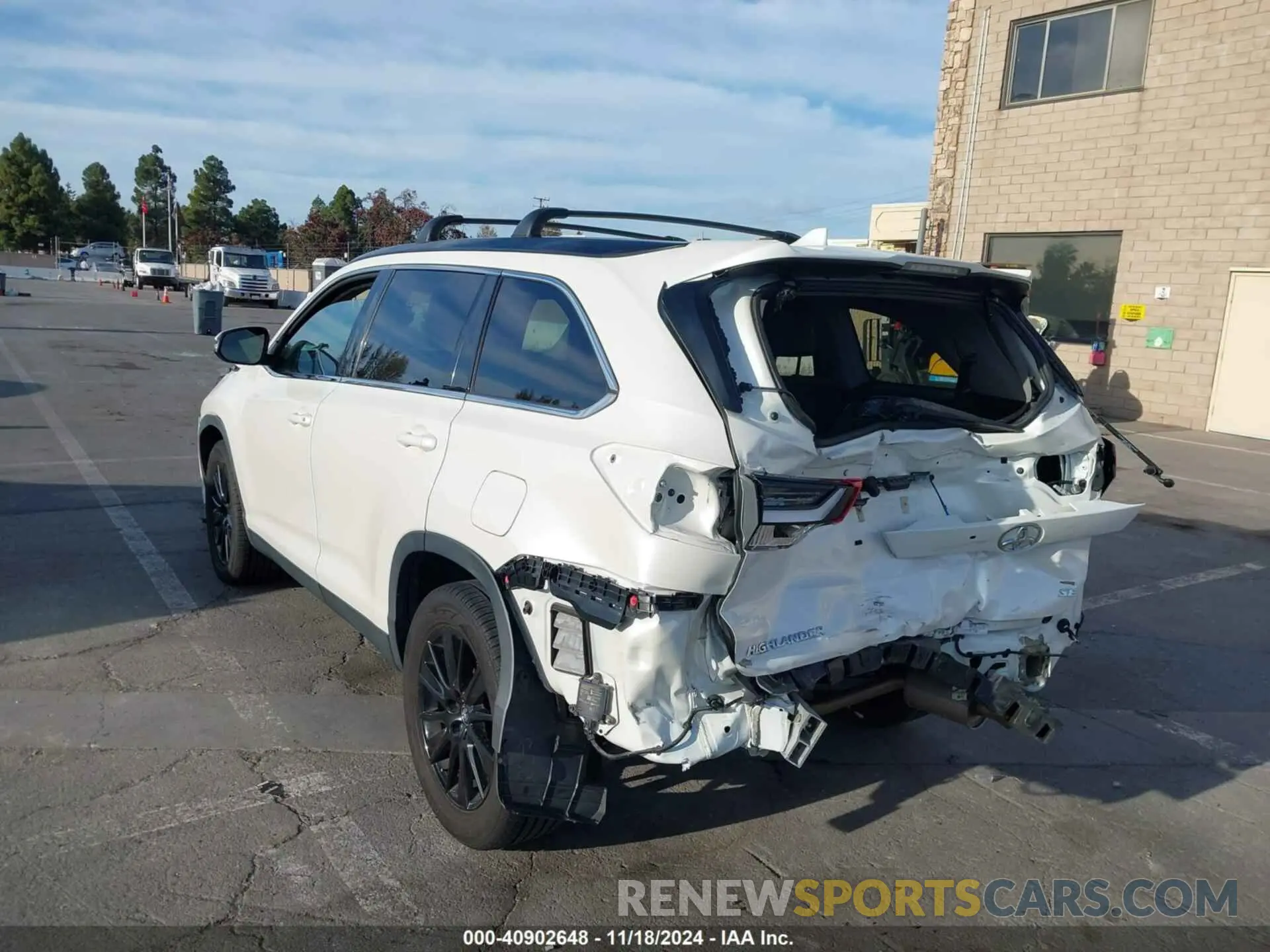3 fotografías del automóvil dañado 5TDKZRFHXKS569373 TOYOTA HIGHLANDER 2019