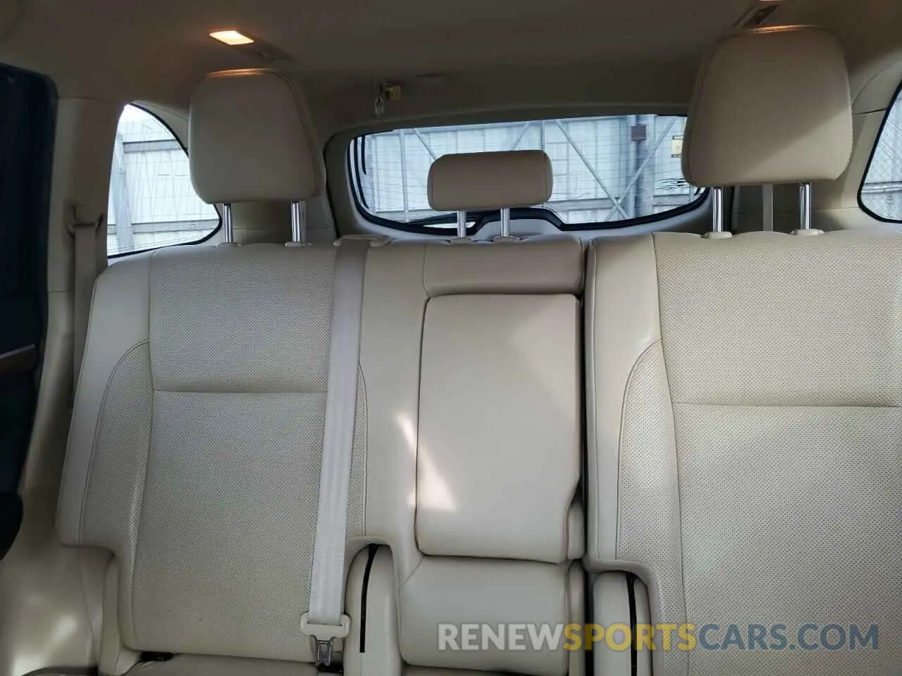 10 fotografías del automóvil dañado 5TDYZRFH0KS313141 TOYOTA HIGHLANDER 2019