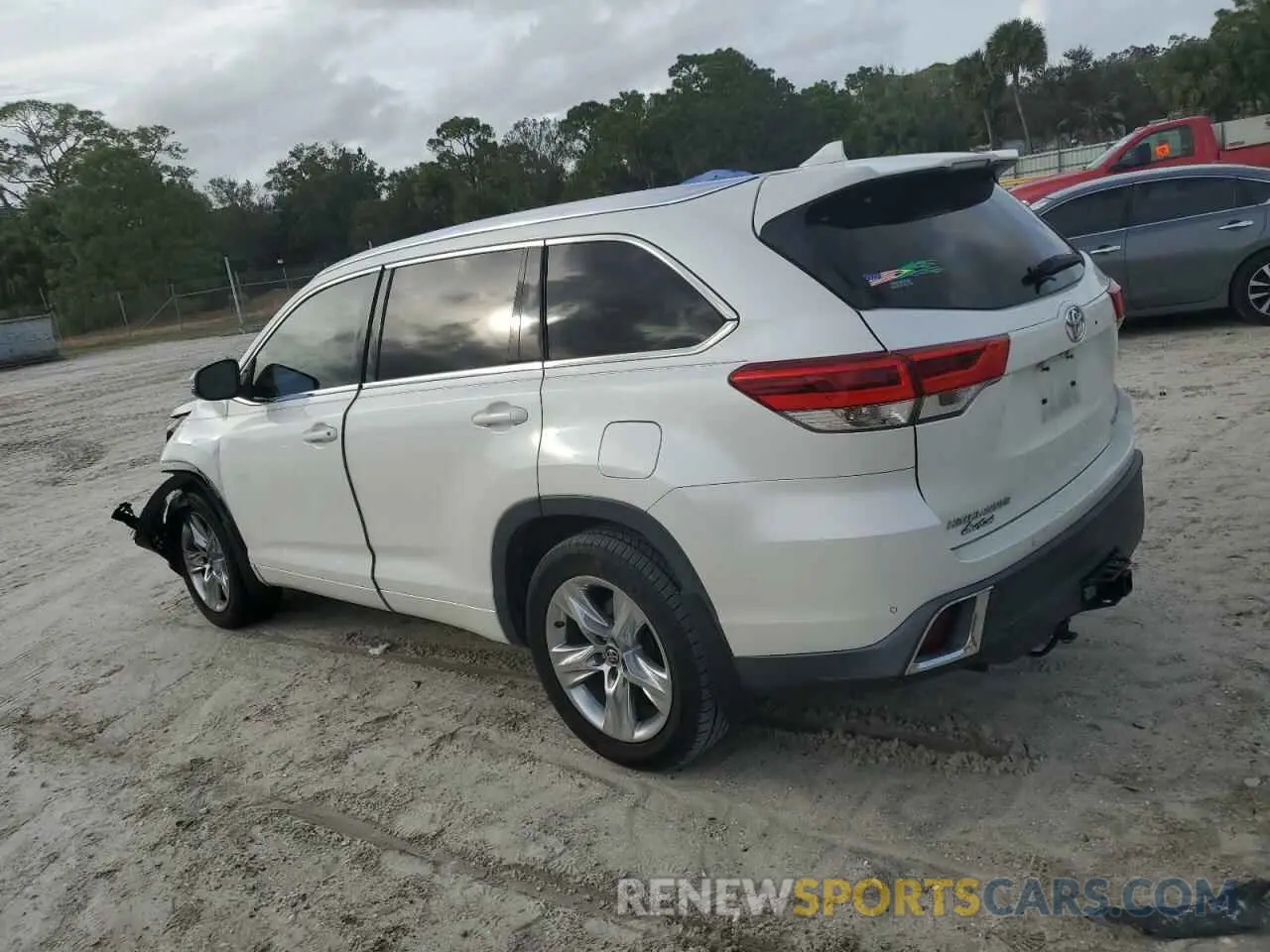 2 fotografías del automóvil dañado 5TDYZRFH0KS313141 TOYOTA HIGHLANDER 2019