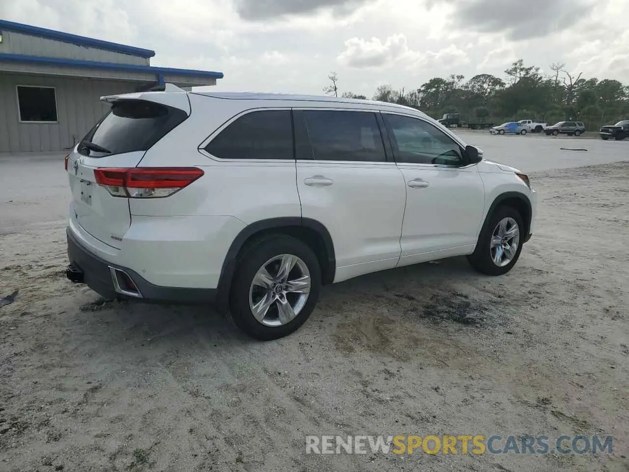 3 fotografías del automóvil dañado 5TDYZRFH0KS313141 TOYOTA HIGHLANDER 2019