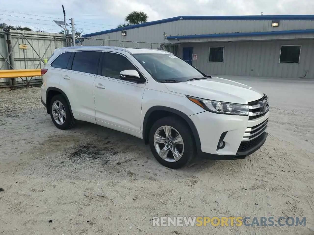 4 fotografías del automóvil dañado 5TDYZRFH0KS313141 TOYOTA HIGHLANDER 2019