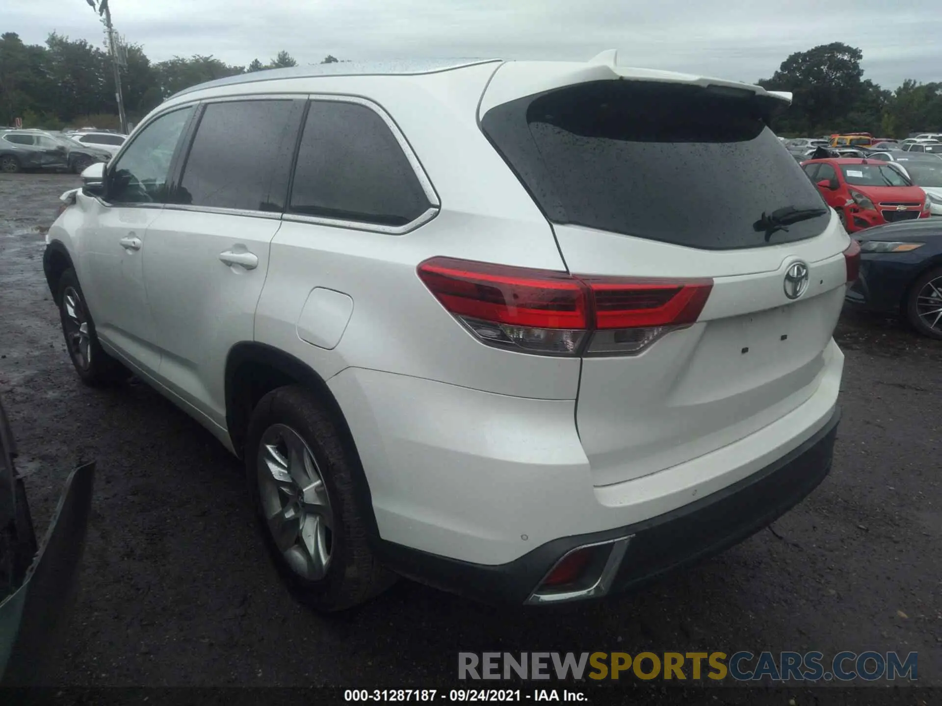 3 fotografías del automóvil dañado 5TDYZRFH0KS331820 TOYOTA HIGHLANDER 2019