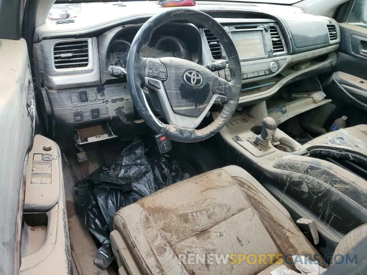 8 fotografías del automóvil dañado 5TDYZRFH0KS339304 TOYOTA HIGHLANDER 2019