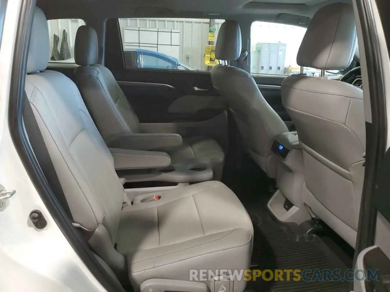 11 fotografías del automóvil dañado 5TDYZRFH0KS360122 TOYOTA HIGHLANDER 2019