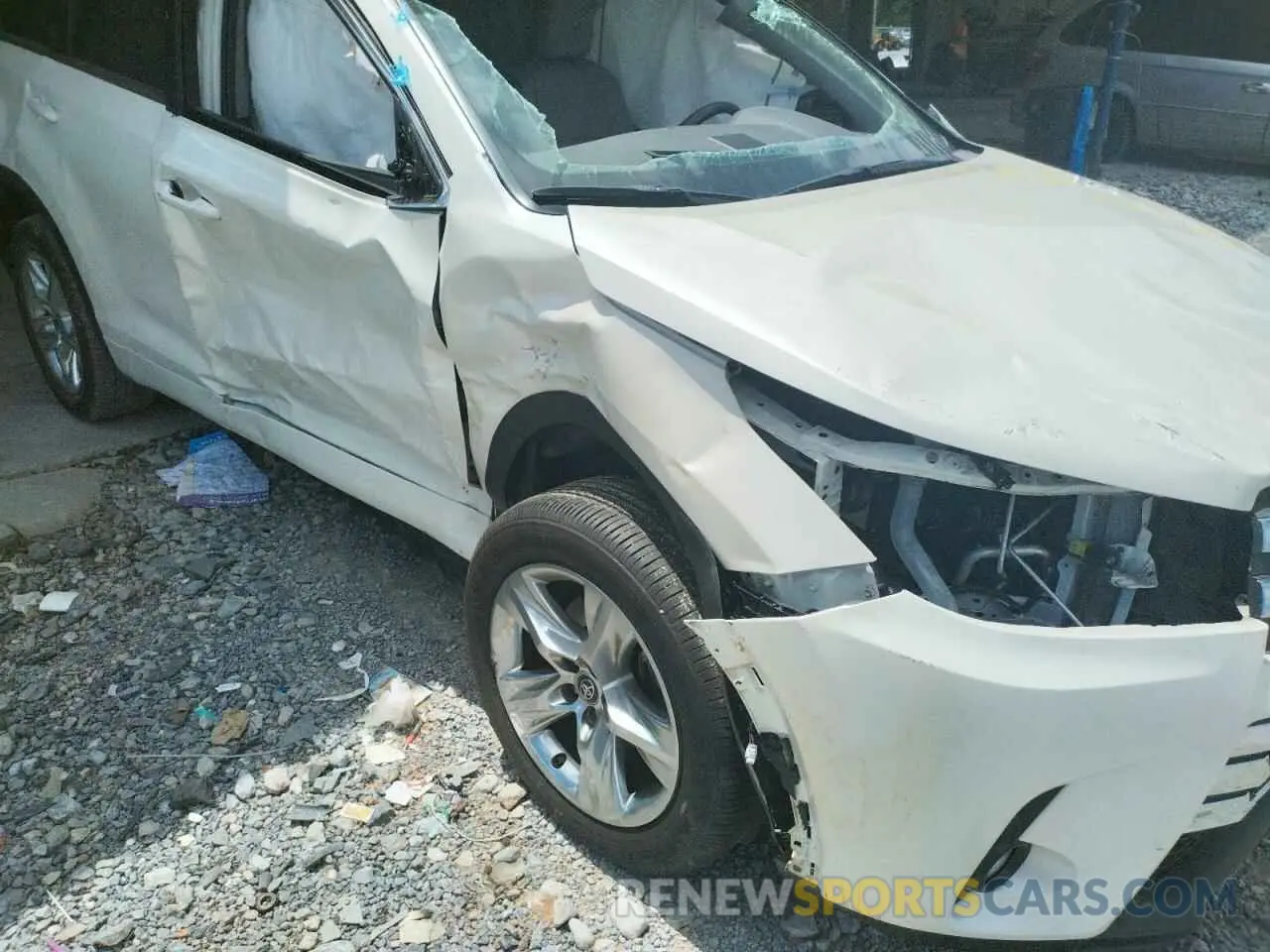 9 fotografías del automóvil dañado 5TDYZRFH1KS349212 TOYOTA HIGHLANDER 2019