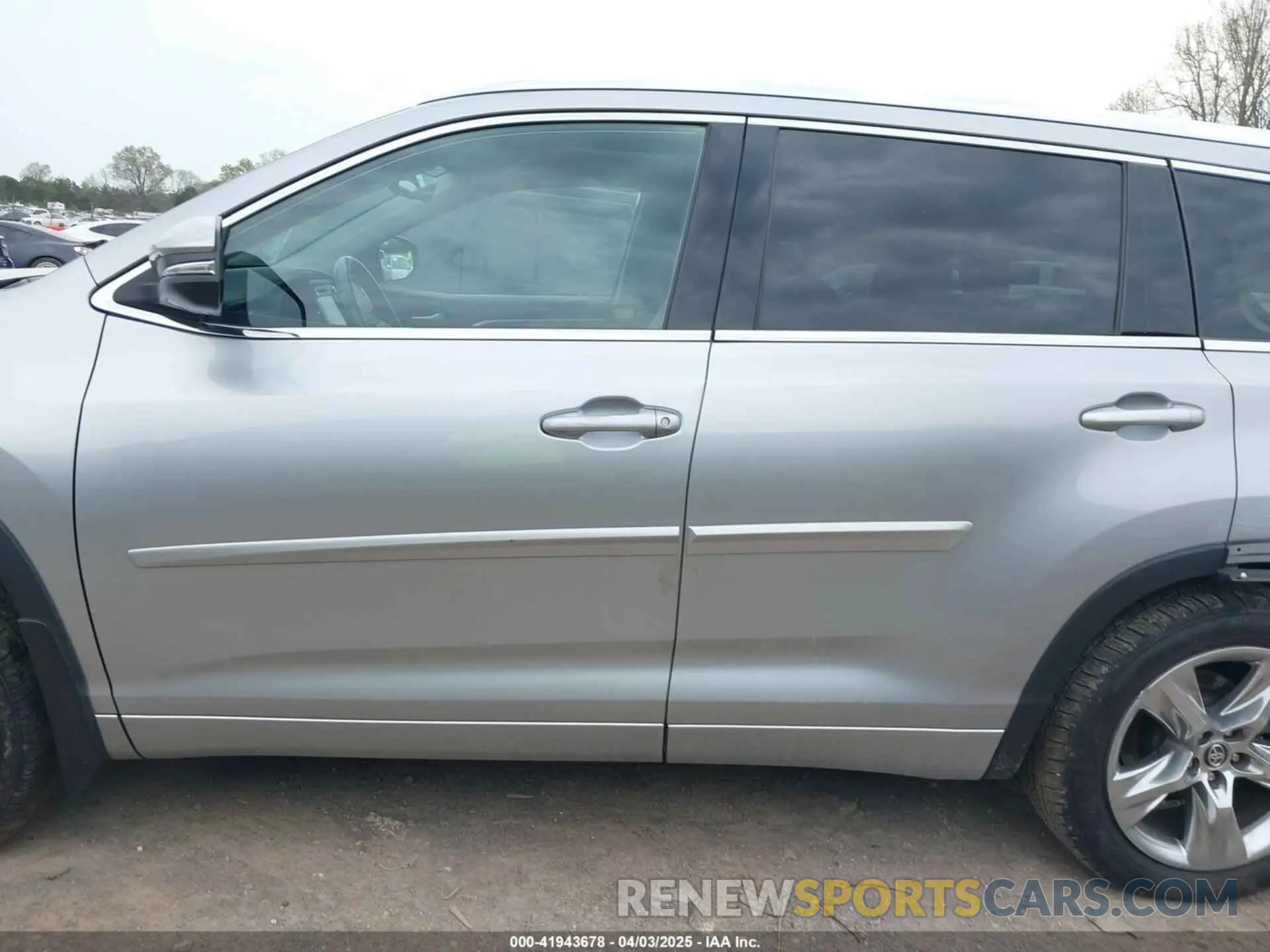 14 fotografías del automóvil dañado 5TDYZRFH4KS294657 TOYOTA HIGHLANDER 2019
