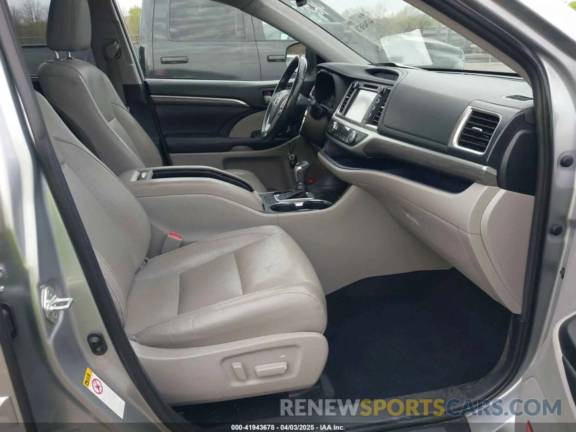 5 fotografías del automóvil dañado 5TDYZRFH4KS294657 TOYOTA HIGHLANDER 2019
