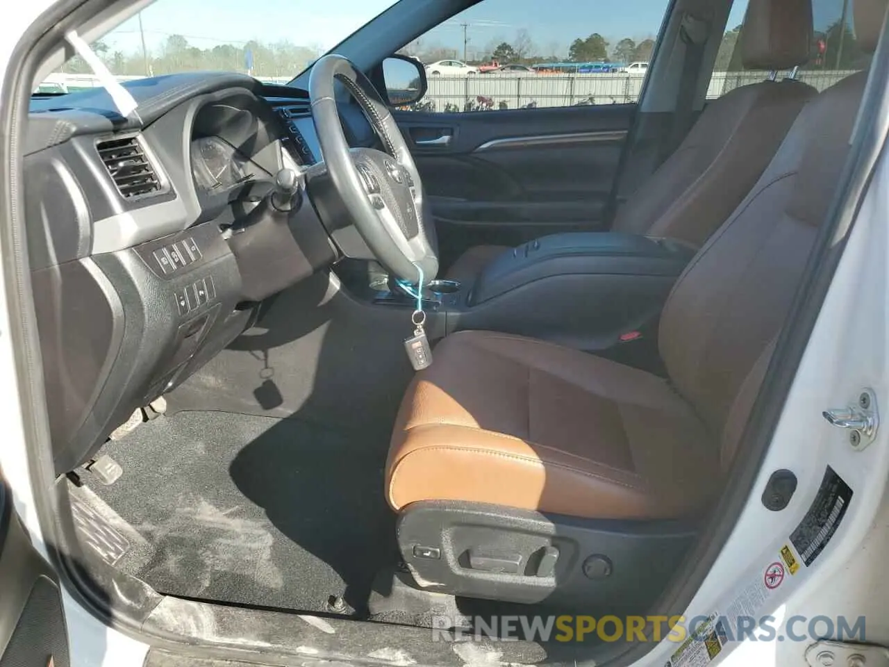 7 fotografías del automóvil dañado 5TDYZRFH4KS329505 TOYOTA HIGHLANDER 2019