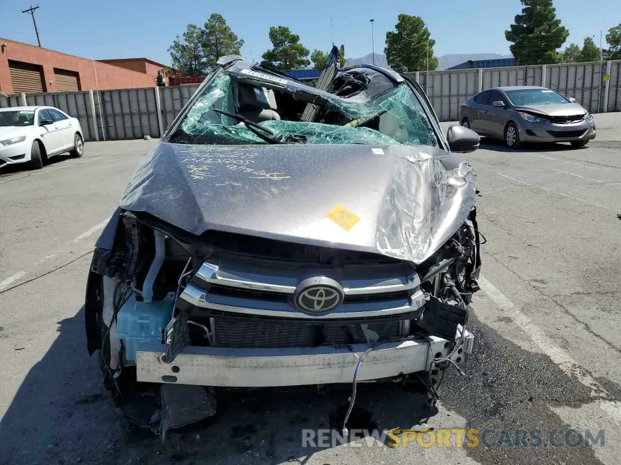 5 fotografías del automóvil dañado 5TDYZRFH6KS313807 TOYOTA HIGHLANDER 2019