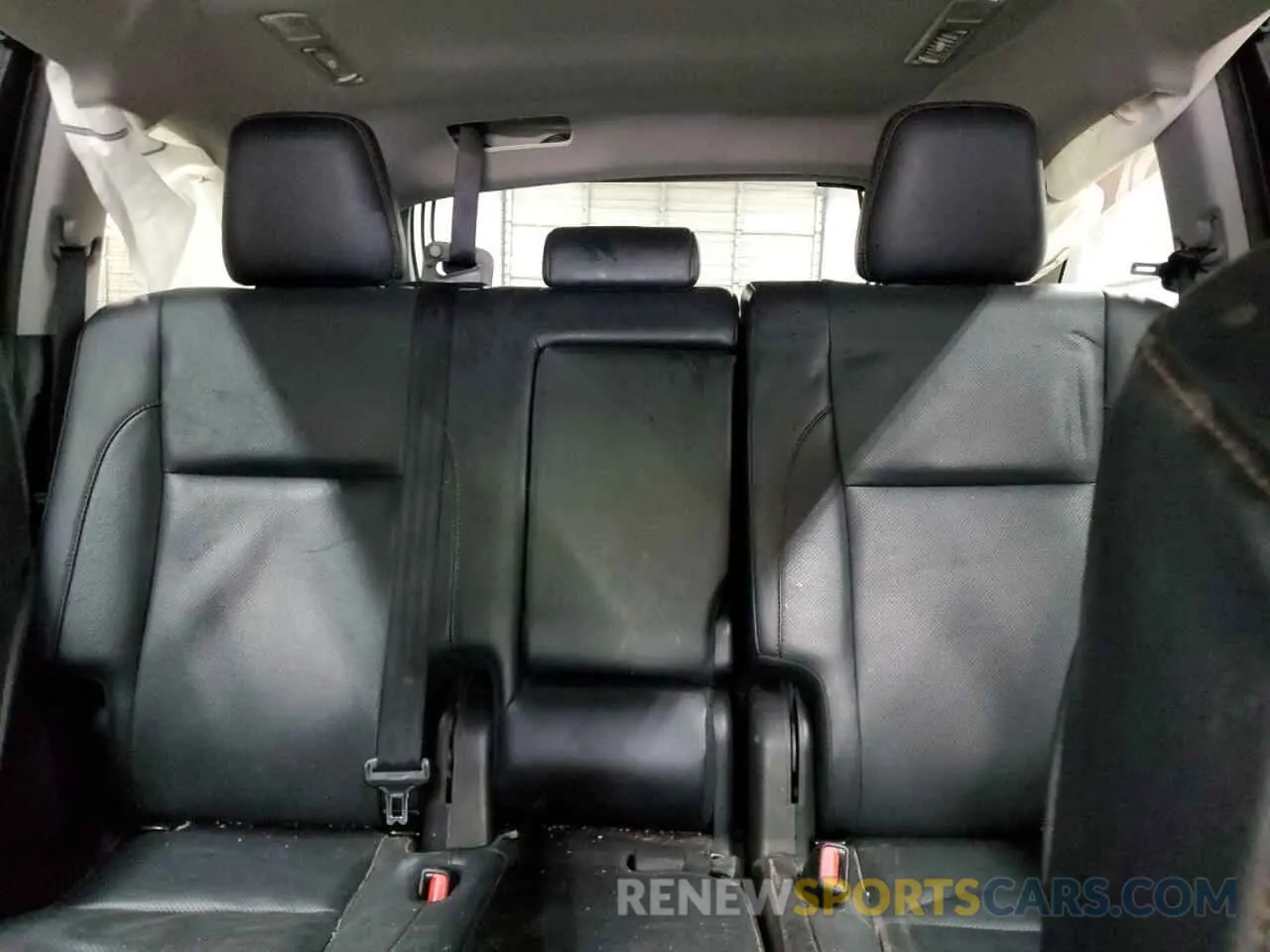 10 fotografías del automóvil dañado 5TDYZRFH6KS335113 TOYOTA HIGHLANDER 2019