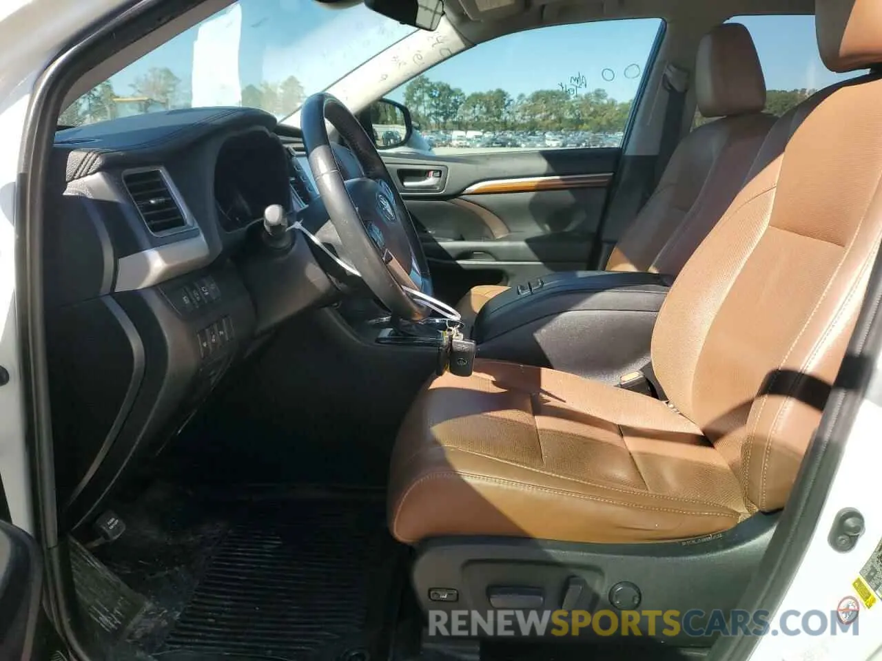7 fotografías del automóvil dañado 5TDYZRFH8KS293673 TOYOTA HIGHLANDER 2019