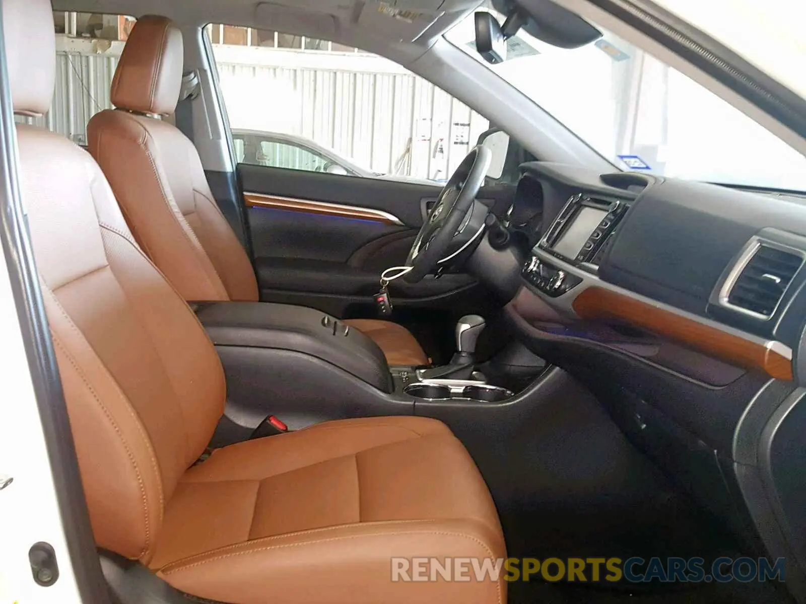 5 fotografías del automóvil dañado 5TDYZRFHXKS300123 TOYOTA HIGHLANDER 2019