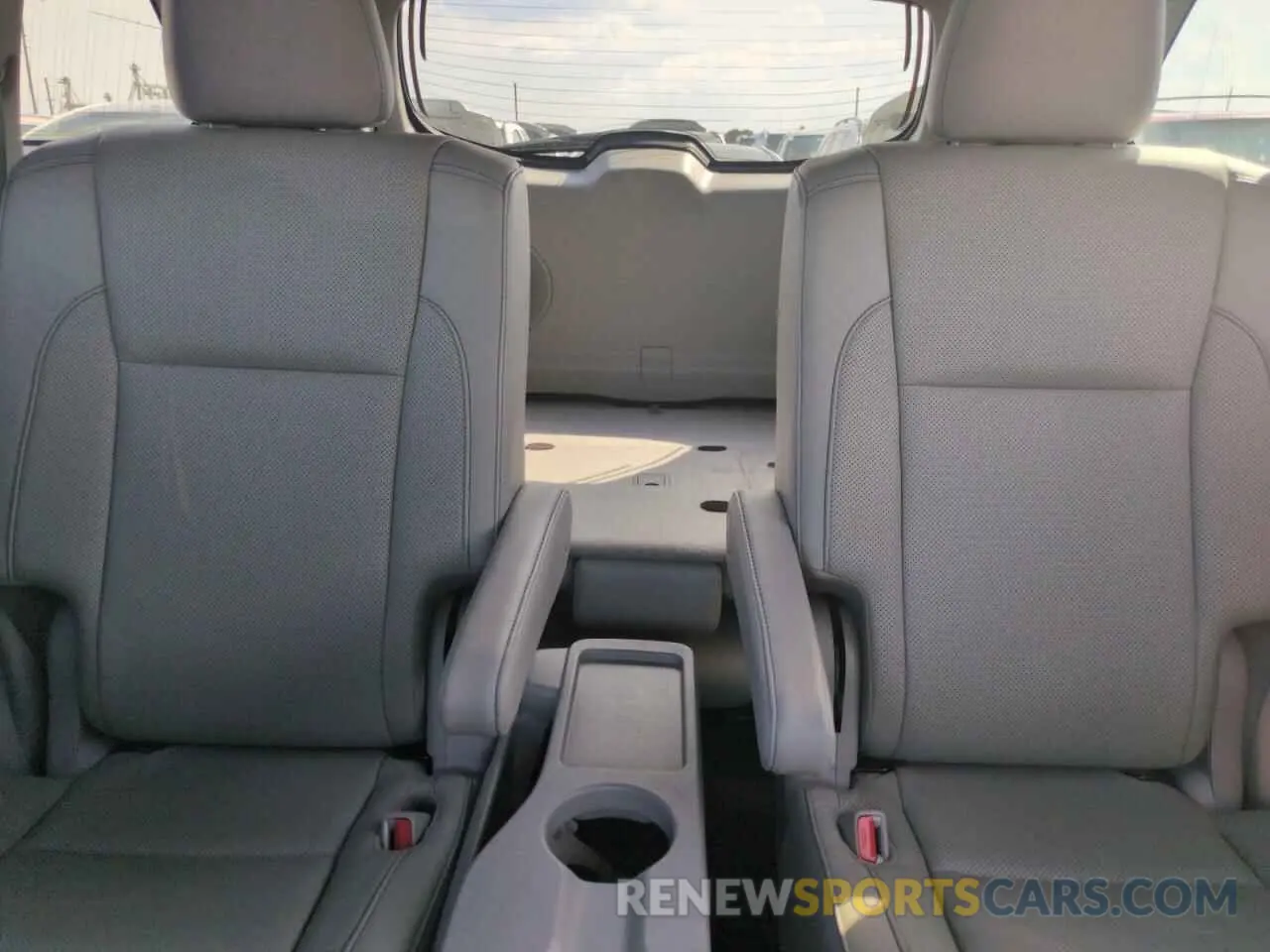 10 fotografías del automóvil dañado 5TDYZRFHXKS323899 TOYOTA HIGHLANDER 2019
