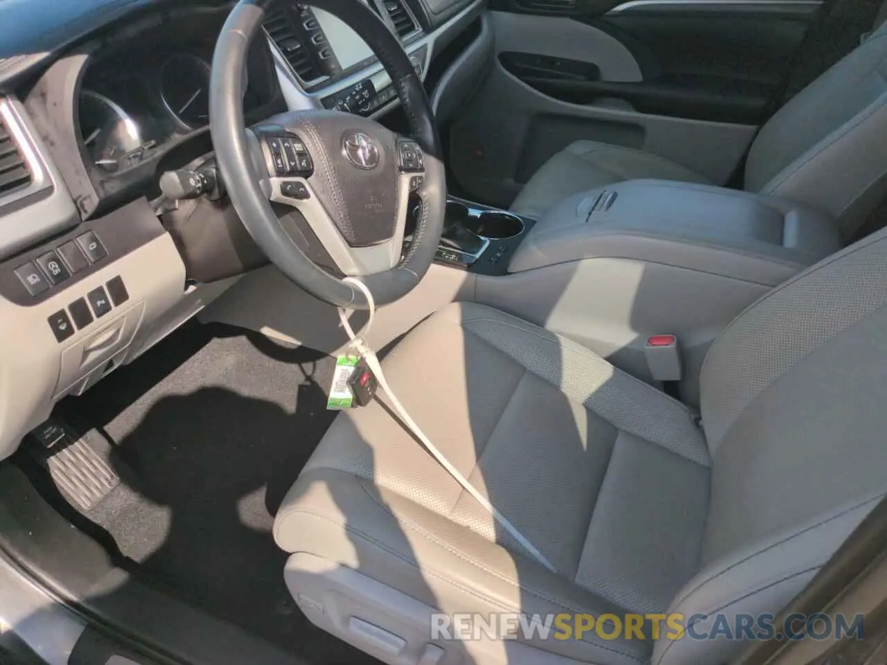 7 fotografías del automóvil dañado 5TDYZRFHXKS323899 TOYOTA HIGHLANDER 2019