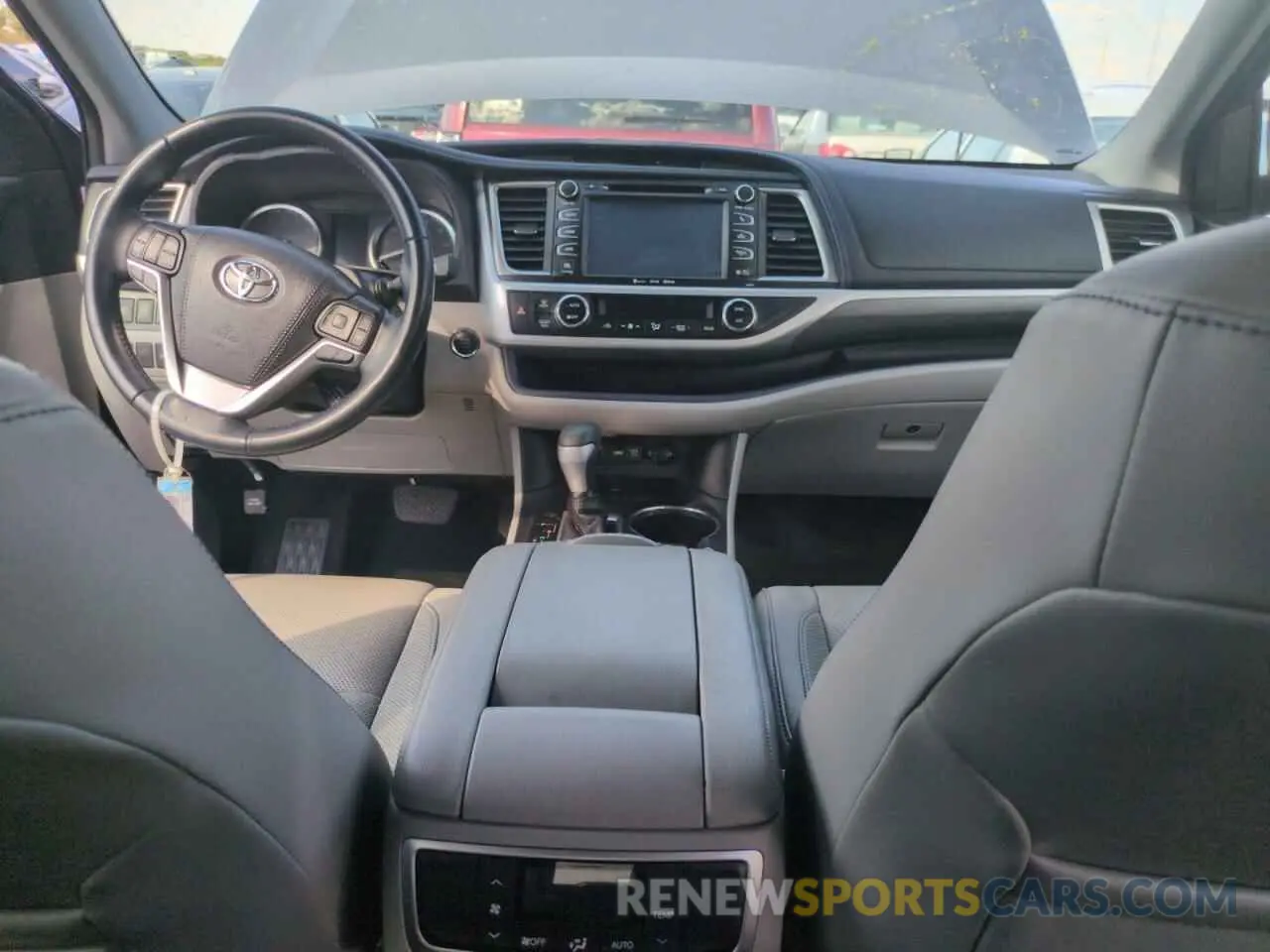8 fotografías del automóvil dañado 5TDYZRFHXKS323899 TOYOTA HIGHLANDER 2019
