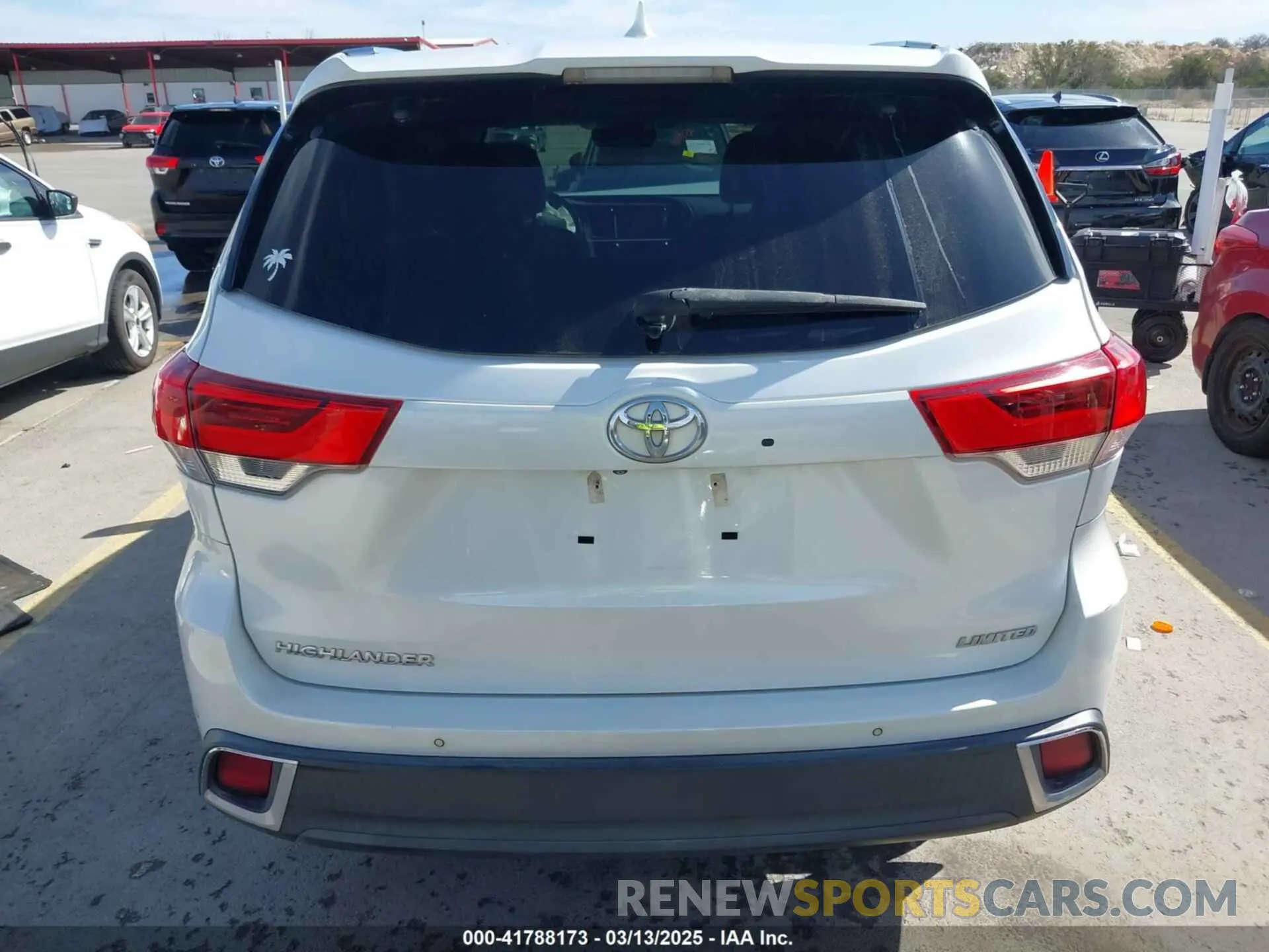 17 fotografías del automóvil dañado 5TDYZRFHXKS339553 TOYOTA HIGHLANDER 2019