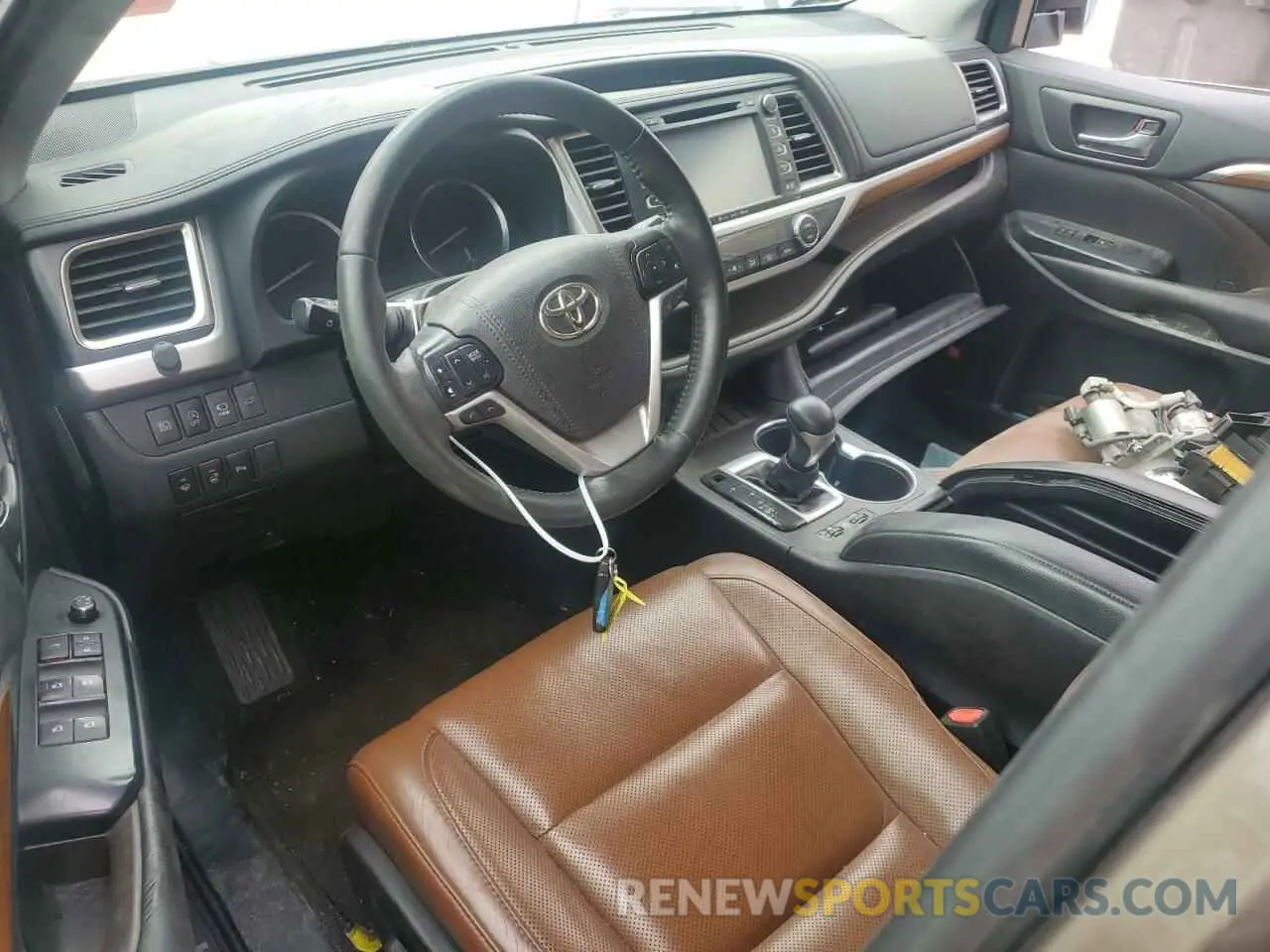 8 fotografías del automóvil dañado 5TDYZRFHXKS351525 TOYOTA HIGHLANDER 2019