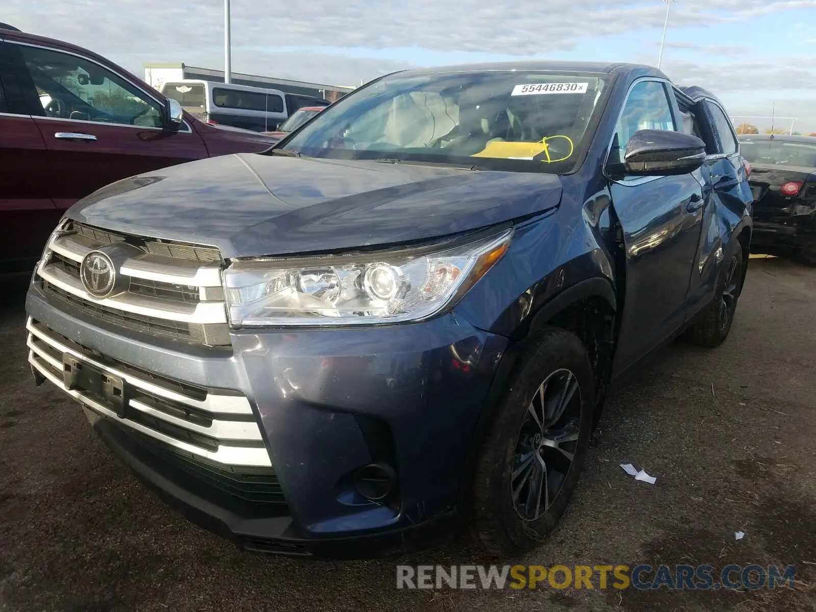 2 fotografías del automóvil dañado 5TDZARFH0KS043341 TOYOTA HIGHLANDER 2019