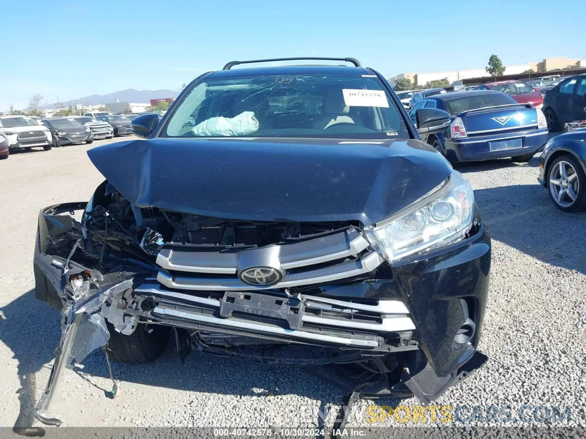 12 fotografías del automóvil dañado 5TDZARFH0KS057448 TOYOTA HIGHLANDER 2019