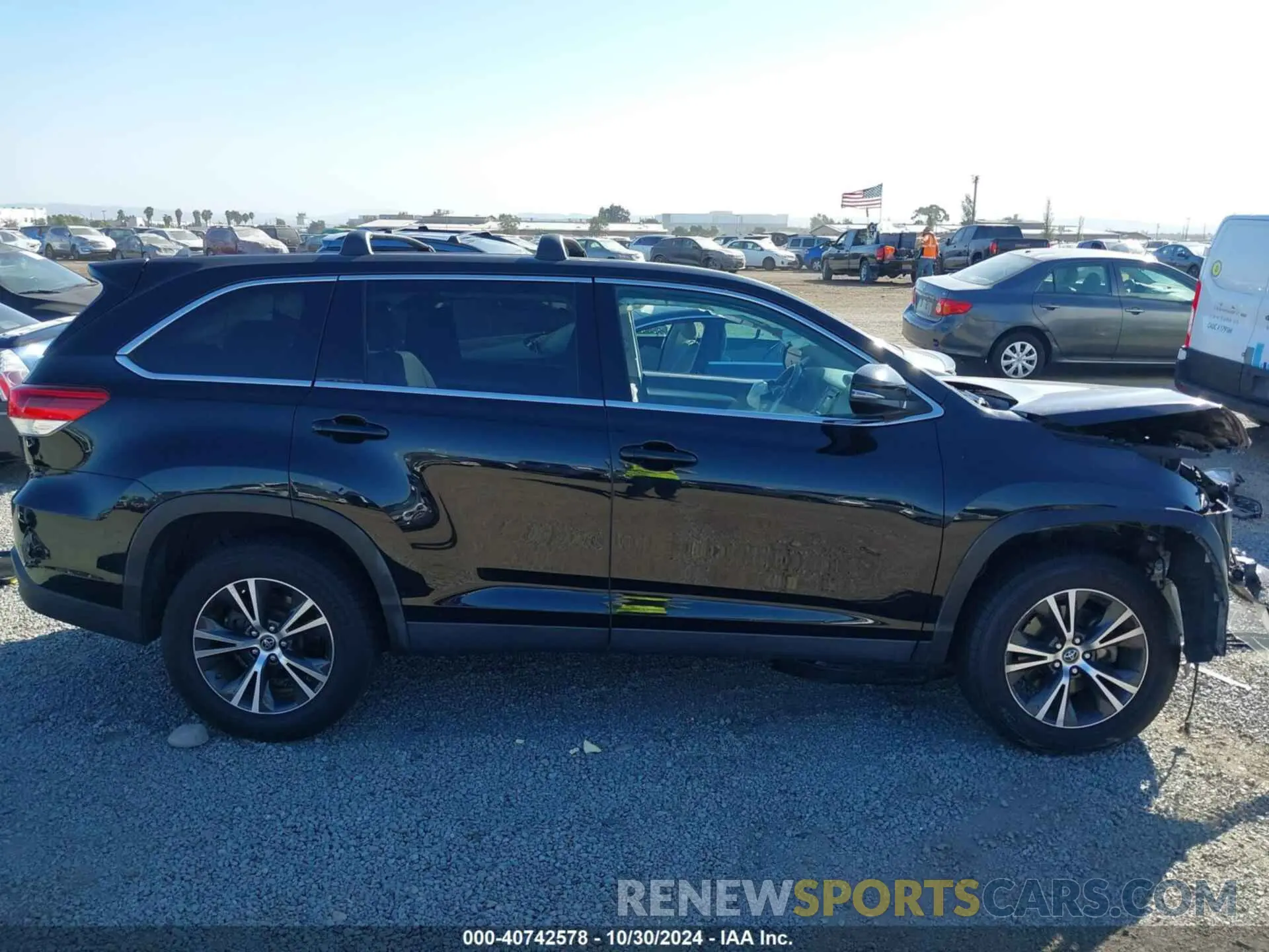 13 fotografías del automóvil dañado 5TDZARFH0KS057448 TOYOTA HIGHLANDER 2019