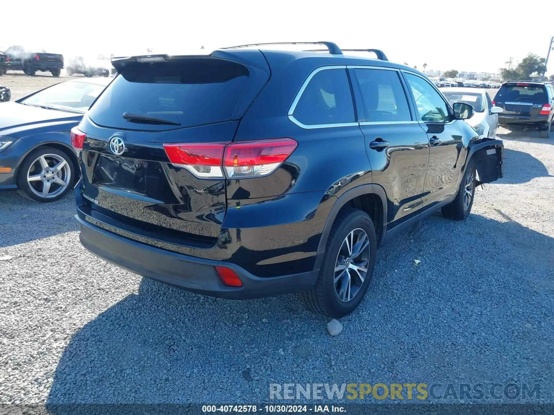 4 fotografías del automóvil dañado 5TDZARFH0KS057448 TOYOTA HIGHLANDER 2019