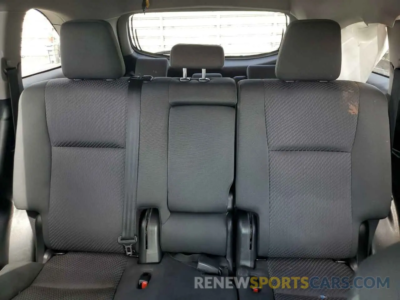 10 fotografías del automóvil dañado 5TDZARFH1KS050931 TOYOTA HIGHLANDER 2019