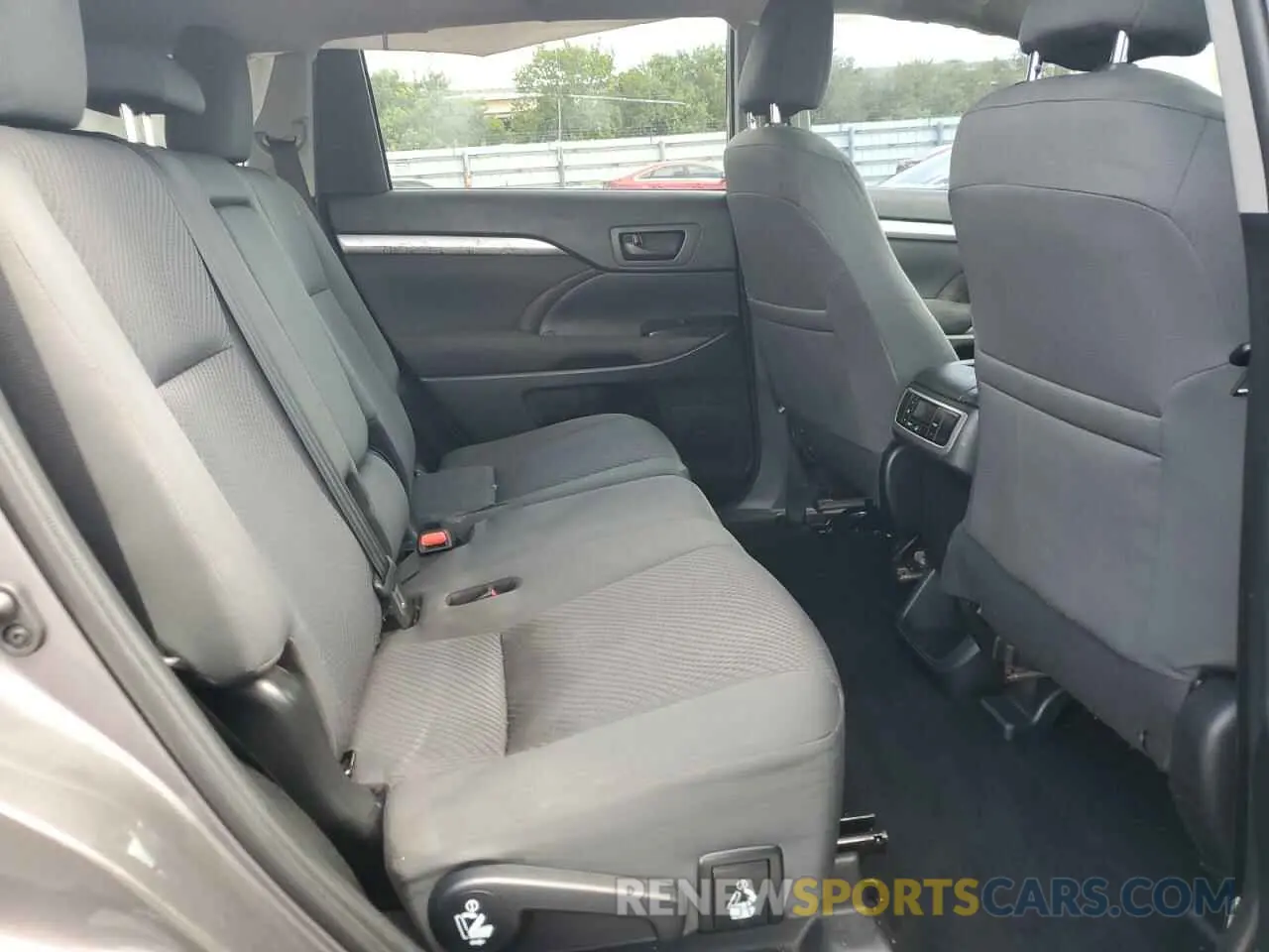 11 fotografías del automóvil dañado 5TDZARFH1KS050931 TOYOTA HIGHLANDER 2019