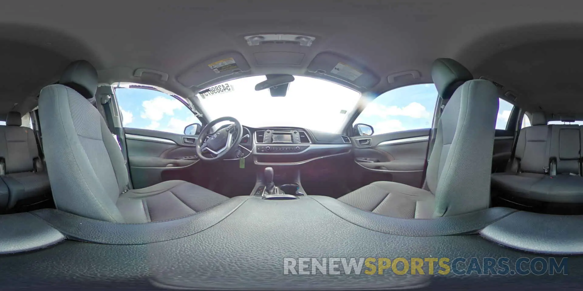 15 fotografías del automóvil dañado 5TDZARFH1KS050931 TOYOTA HIGHLANDER 2019
