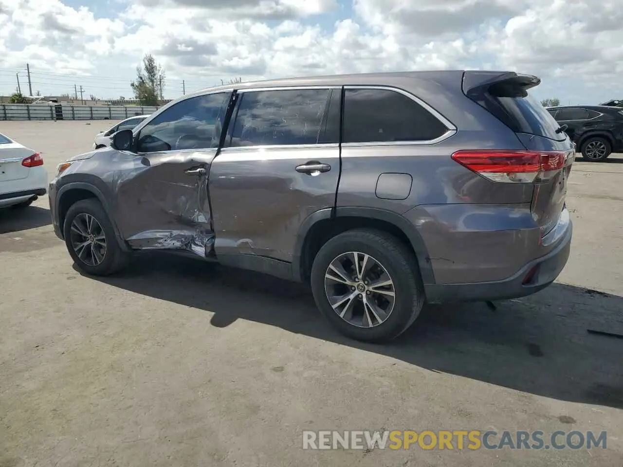 2 fotografías del automóvil dañado 5TDZARFH1KS050931 TOYOTA HIGHLANDER 2019