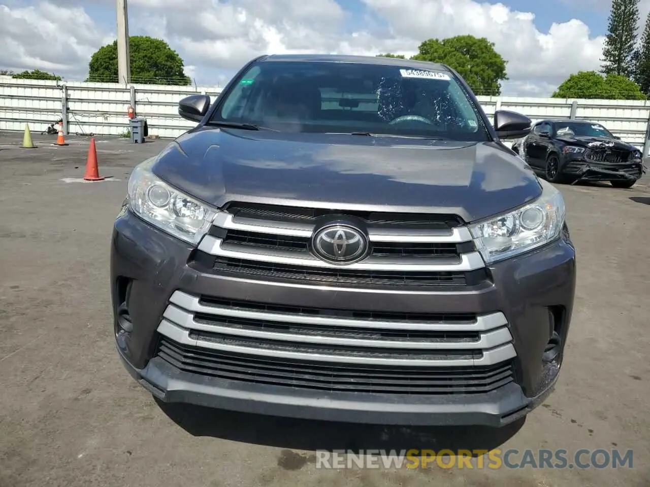 5 fotografías del automóvil dañado 5TDZARFH1KS050931 TOYOTA HIGHLANDER 2019