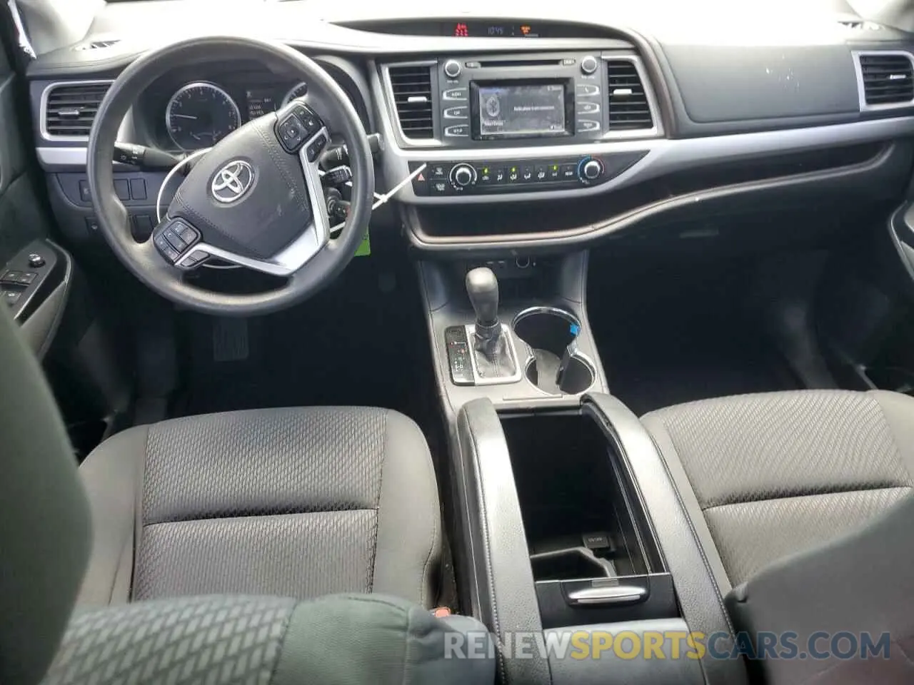 8 fotografías del automóvil dañado 5TDZARFH1KS050931 TOYOTA HIGHLANDER 2019