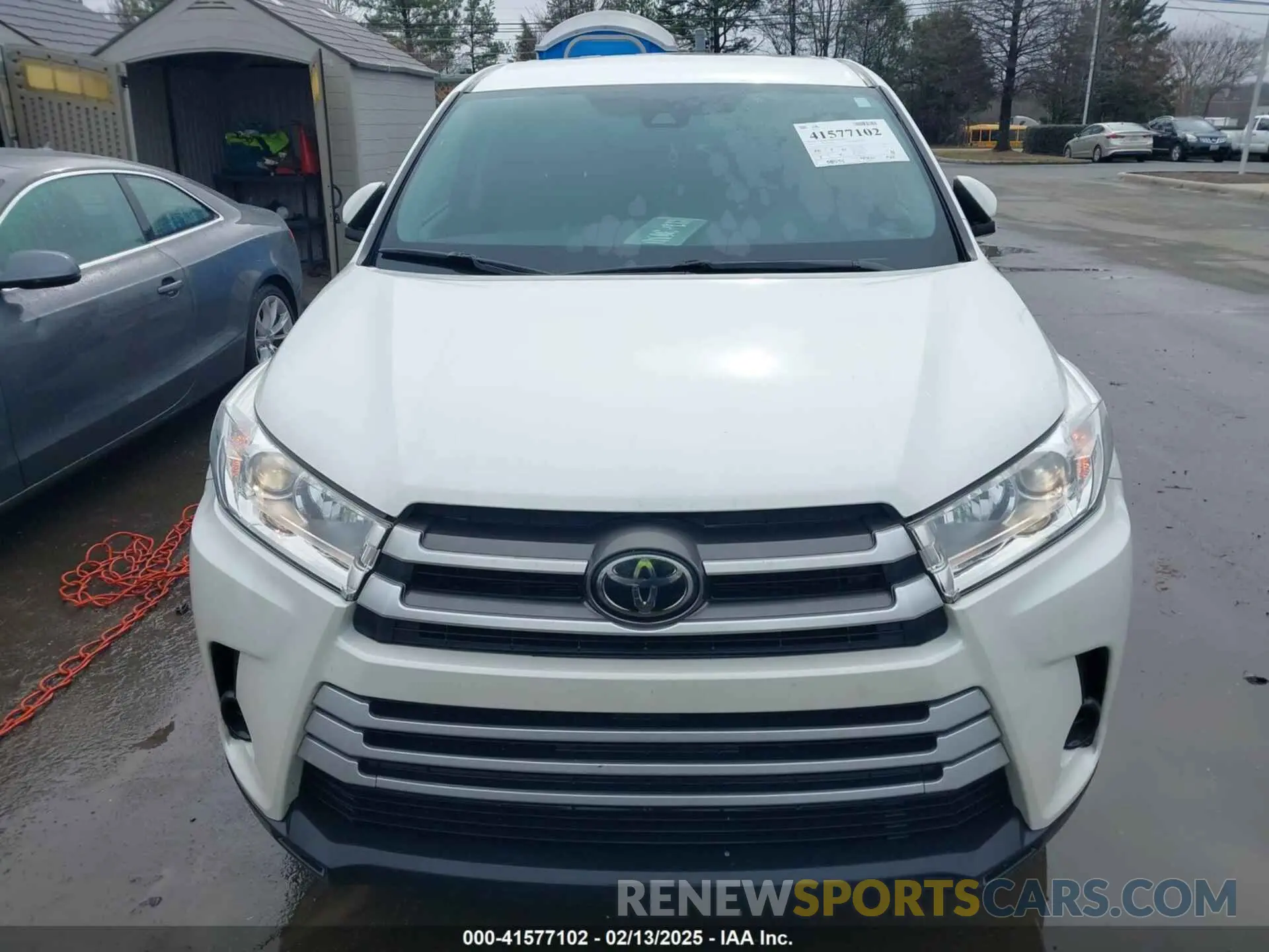 12 fotografías del automóvil dañado 5TDZARFH1KS055739 TOYOTA HIGHLANDER 2019