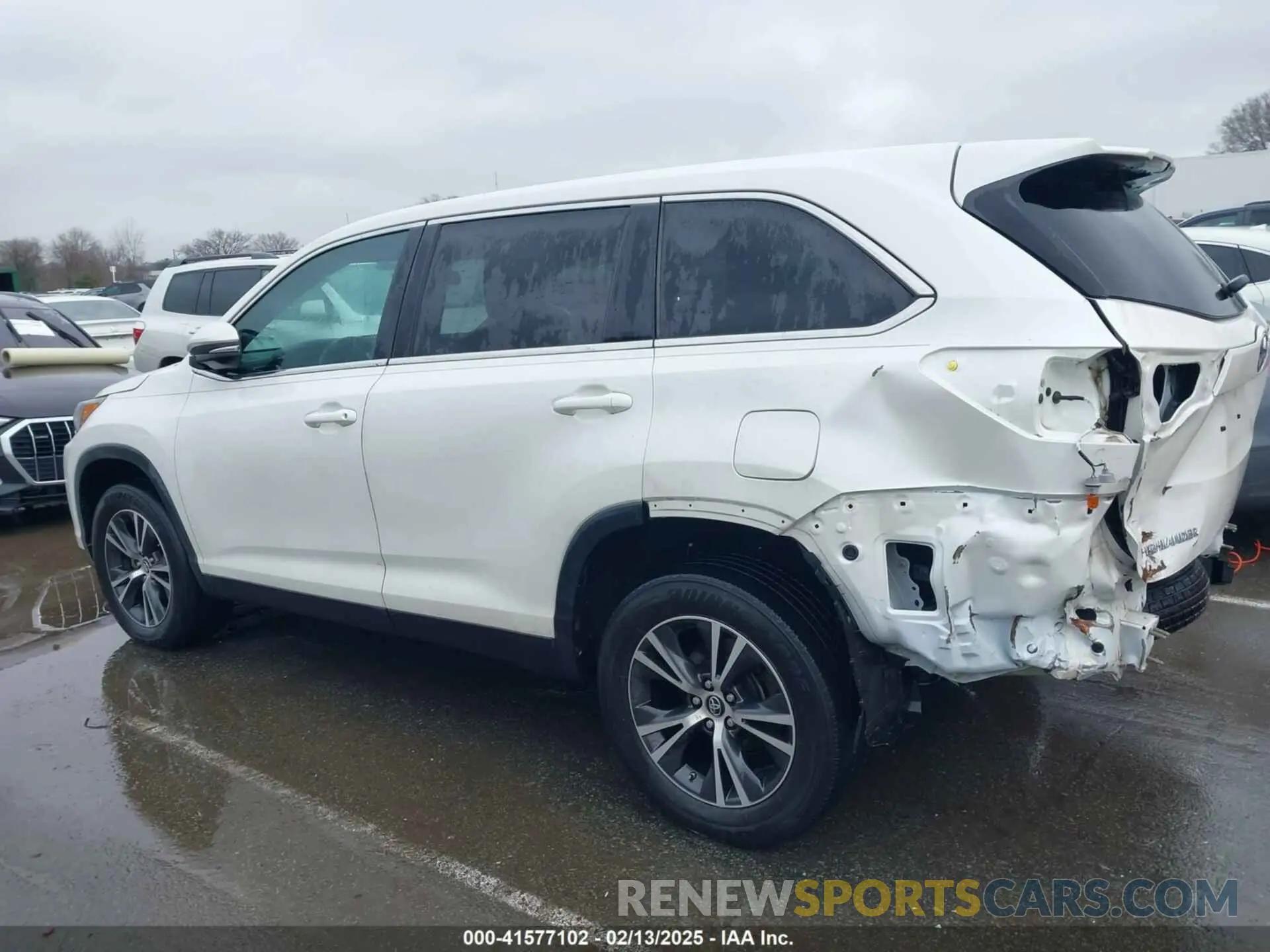 14 fotografías del automóvil dañado 5TDZARFH1KS055739 TOYOTA HIGHLANDER 2019