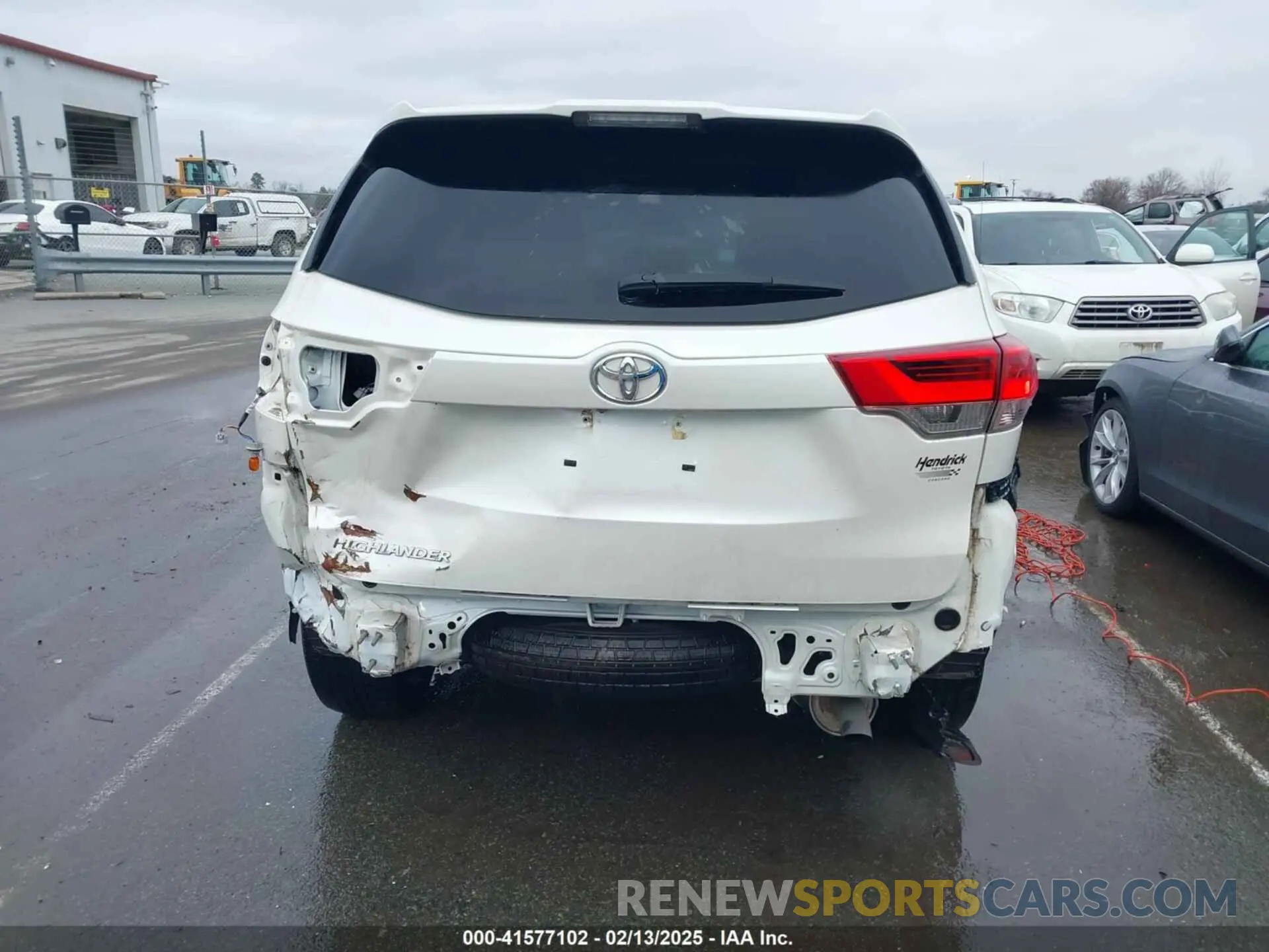 16 fotografías del automóvil dañado 5TDZARFH1KS055739 TOYOTA HIGHLANDER 2019