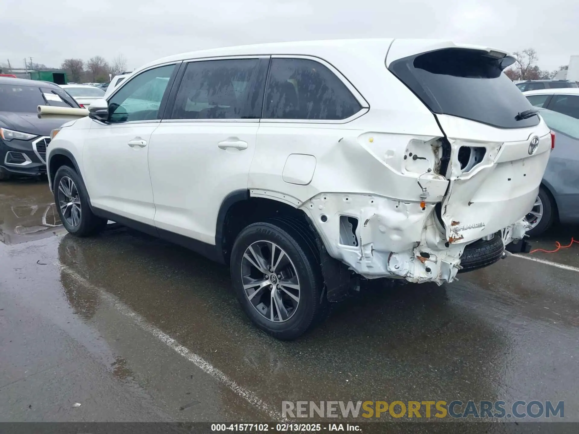 3 fotografías del automóvil dañado 5TDZARFH1KS055739 TOYOTA HIGHLANDER 2019