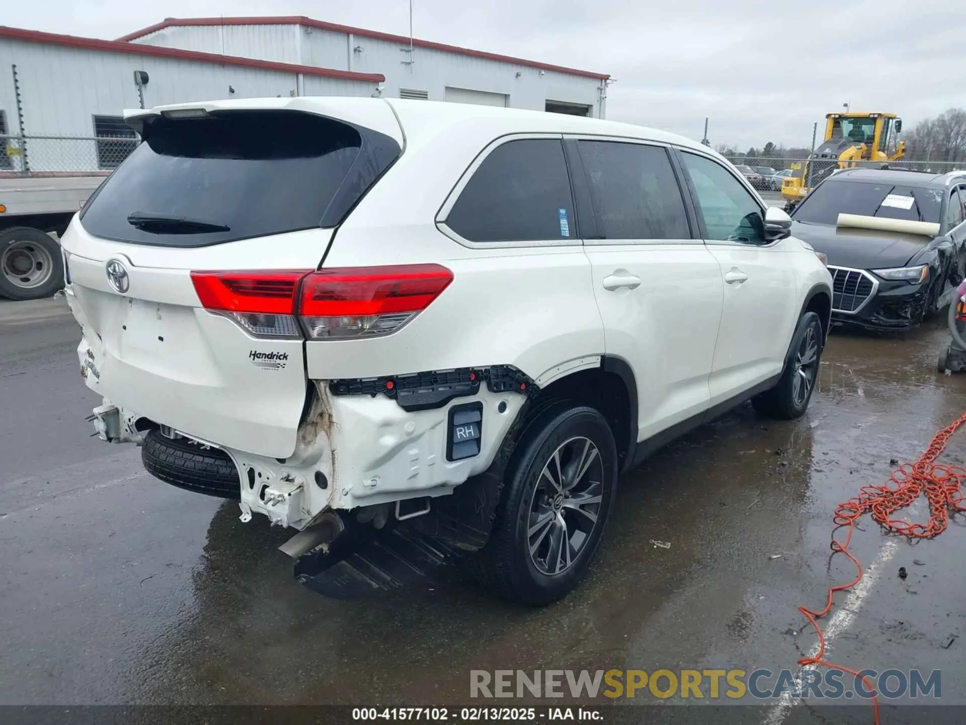 4 fotografías del automóvil dañado 5TDZARFH1KS055739 TOYOTA HIGHLANDER 2019