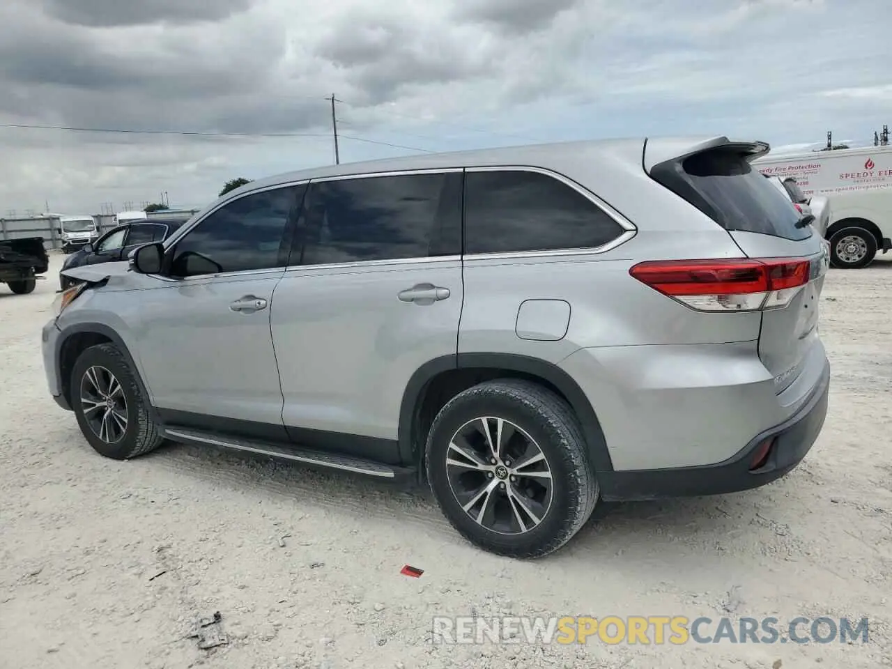 2 fotografías del automóvil dañado 5TDZARFH1KS057443 TOYOTA HIGHLANDER 2019