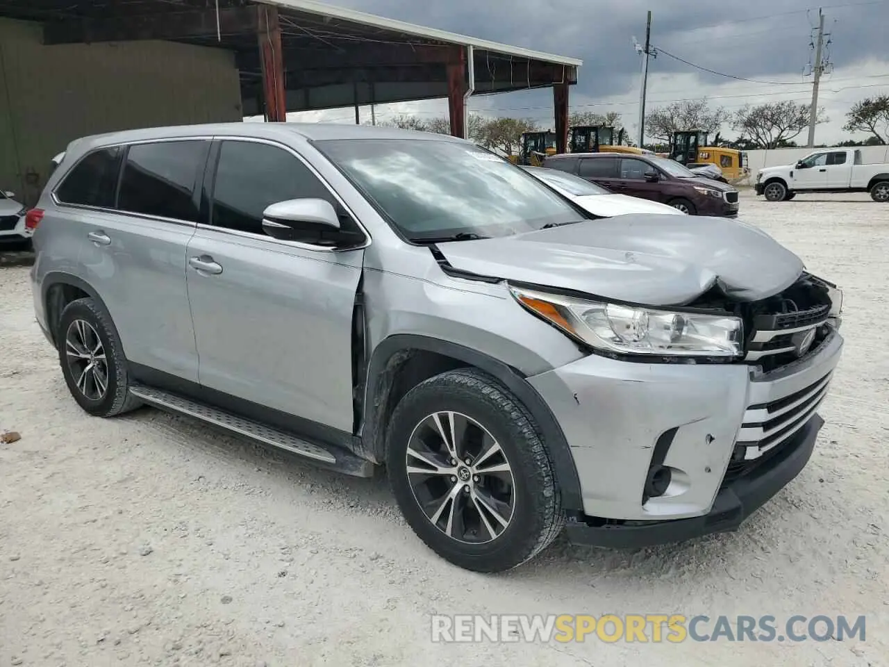 4 fotografías del automóvil dañado 5TDZARFH1KS057443 TOYOTA HIGHLANDER 2019