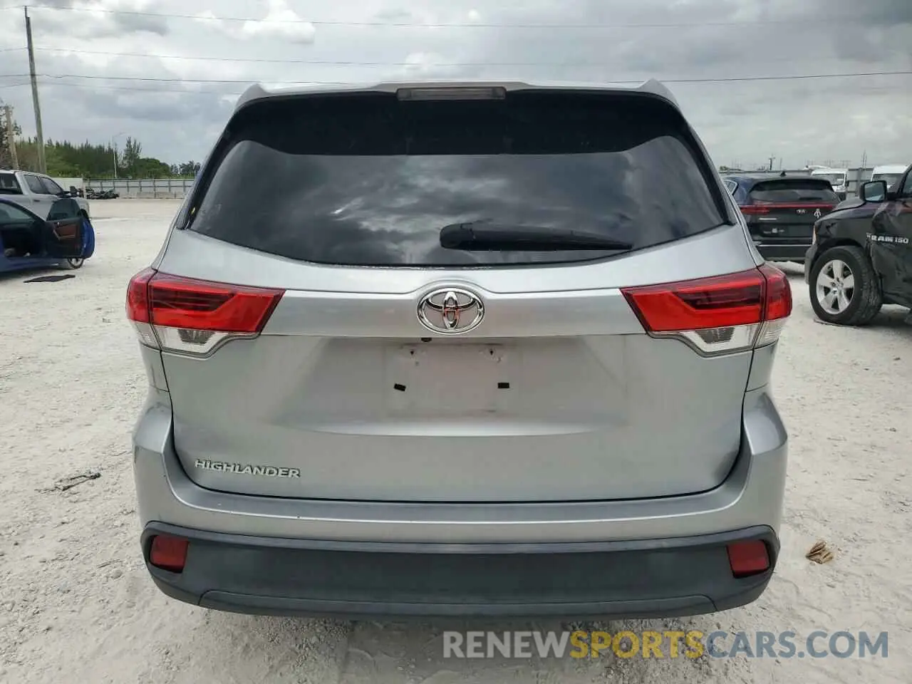 6 fotografías del automóvil dañado 5TDZARFH1KS057443 TOYOTA HIGHLANDER 2019